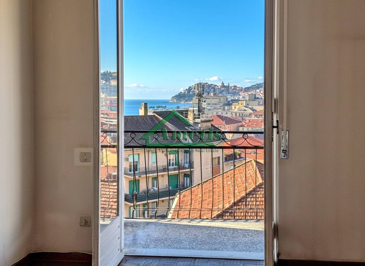 Appartamento in vendita a Imperia, Oneglia centro