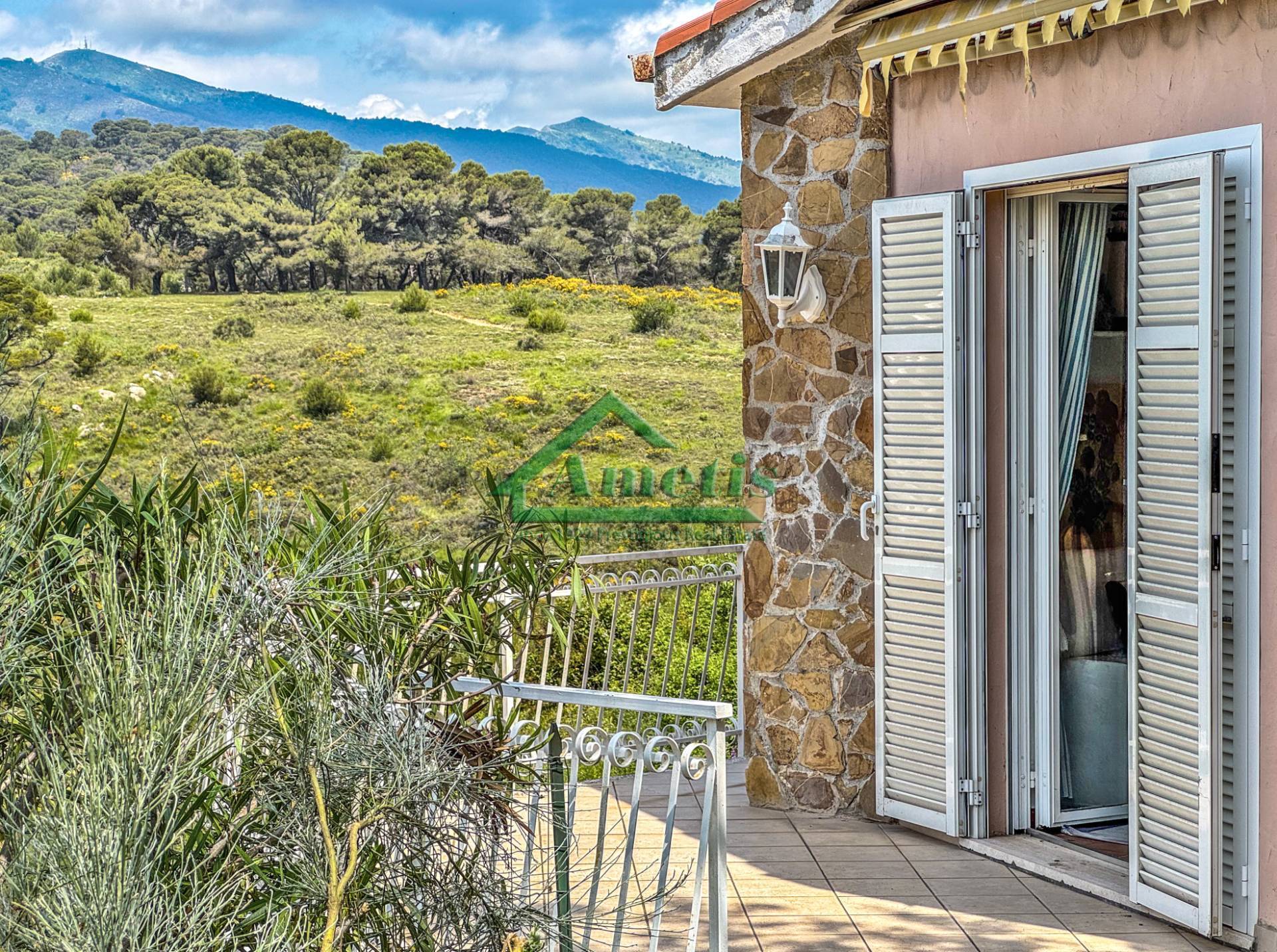 Villa in vendita a Cipressa