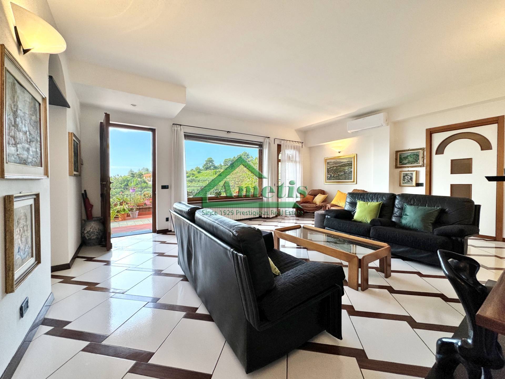 Villa in vendita a Imperia, Oneglia periferia