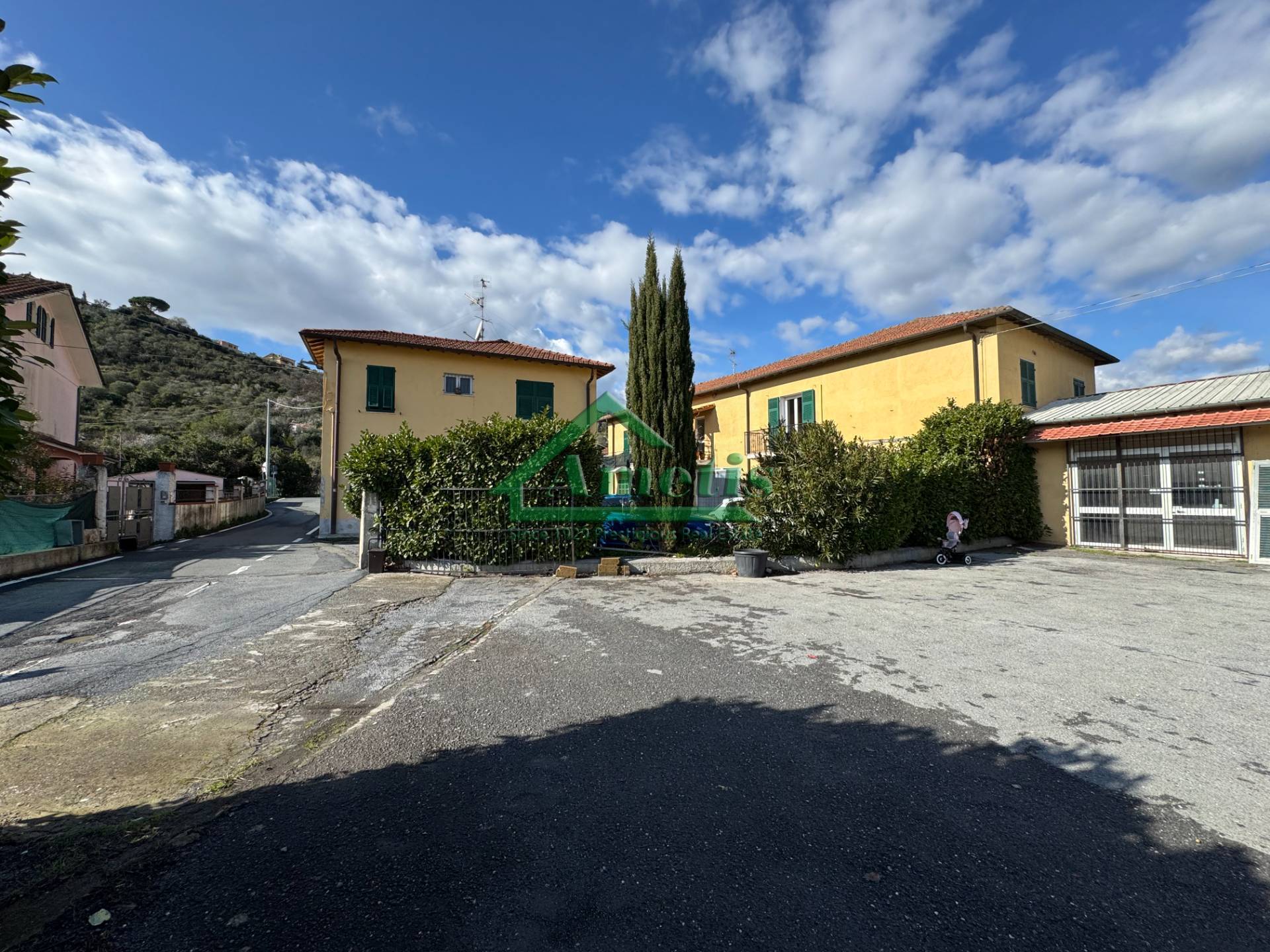 Ufficio / Negozio / Deposito in vendita a Imperia, Caramagna