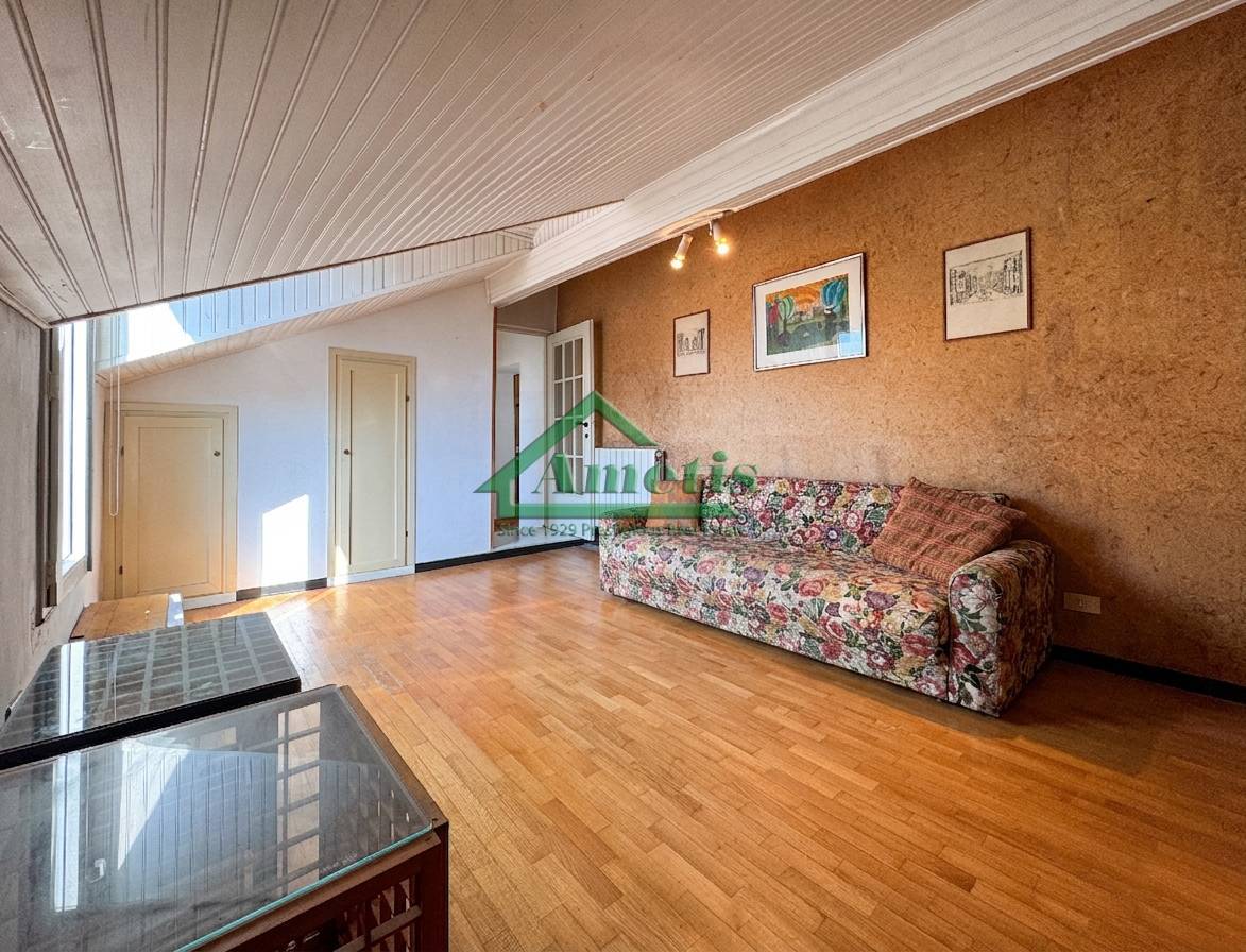 Appartamento in vendita a Imperia, Oneglia centro