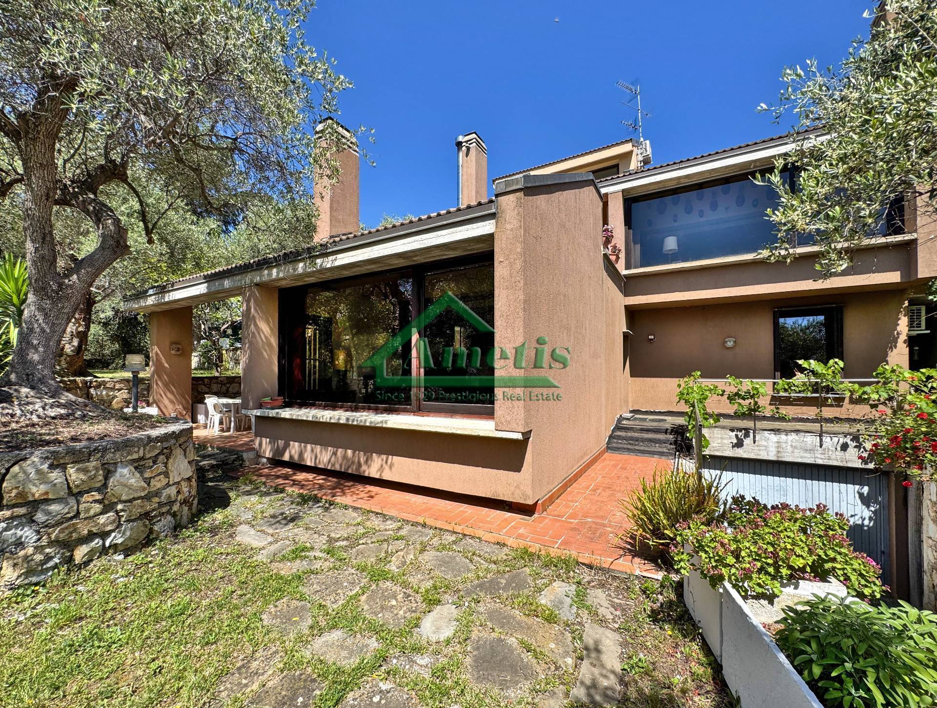 Villa in vendita a Imperia, Oneglia periferia