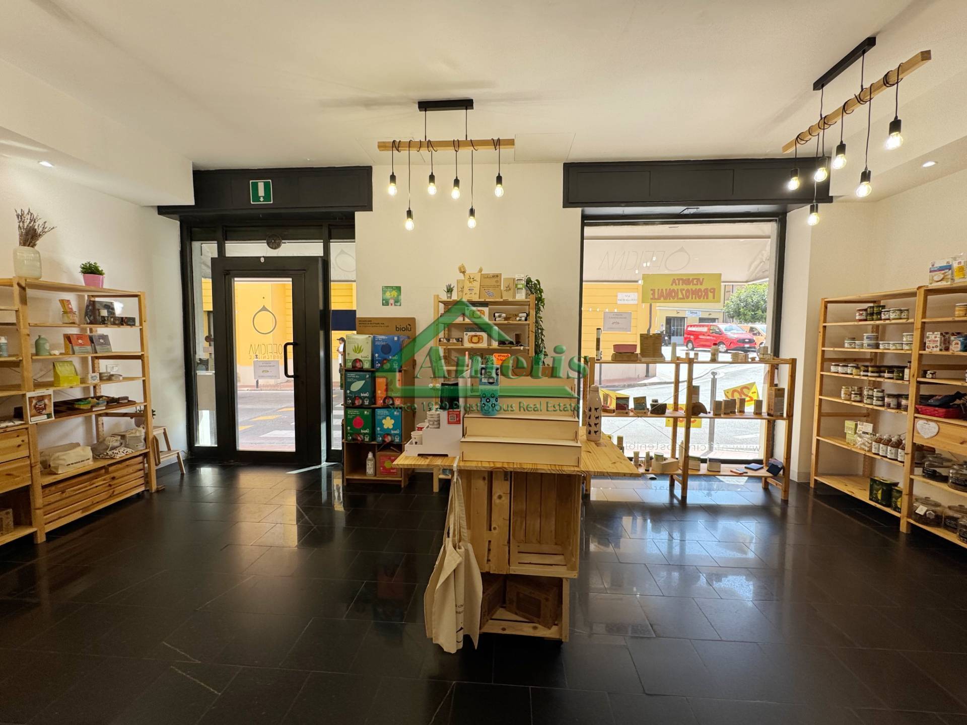 Ufficio / Negozio / Deposito in vendita a Imperia, Porto Maurizio centro