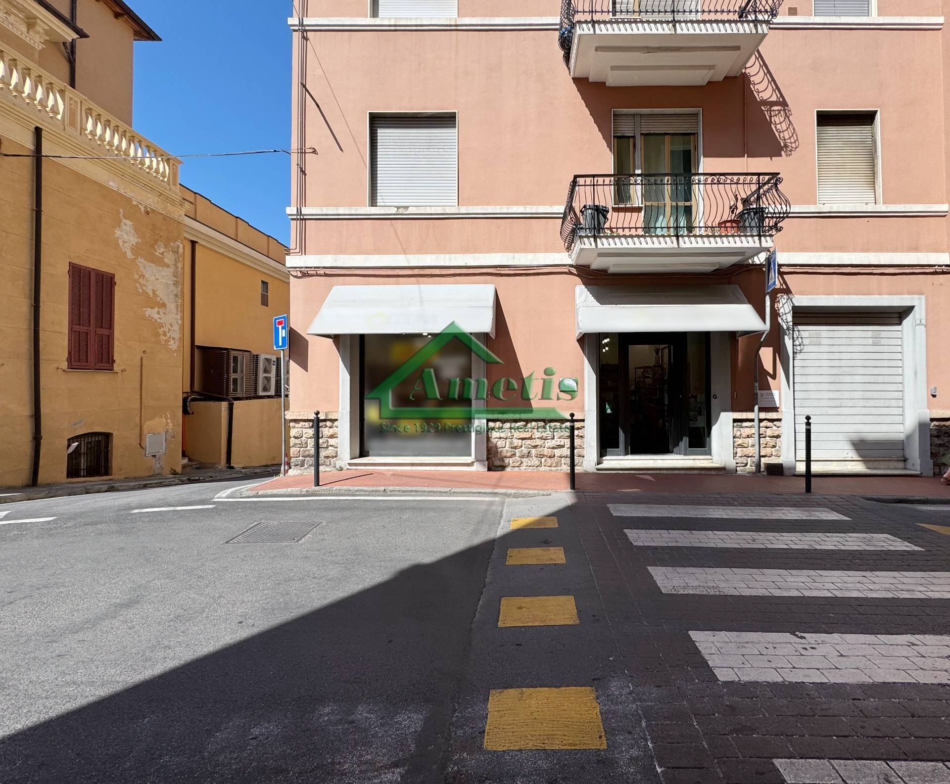 Ufficio / Negozio / Deposito in vendita a Imperia, Porto Maurizio centro