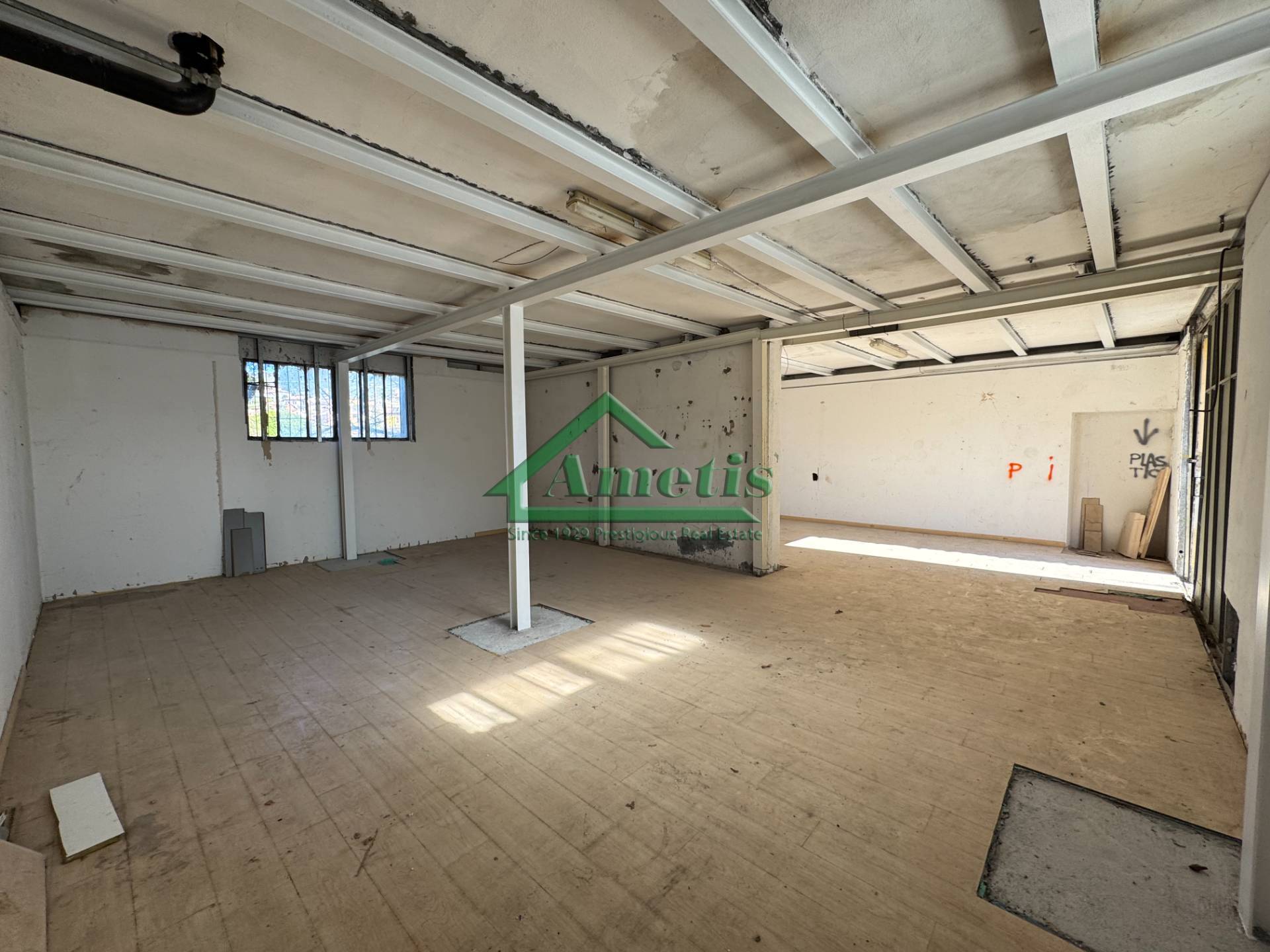 Ufficio / Negozio / Deposito in vendita a Imperia, Porto Maurizio periferia