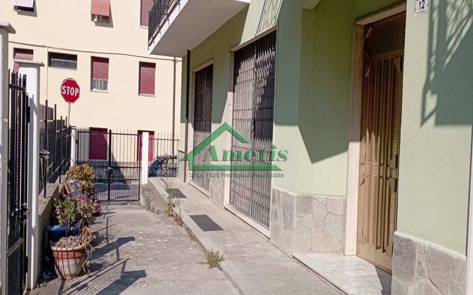 Ufficio / Negozio / Deposito in affitto a Imperia, Oneglia centro