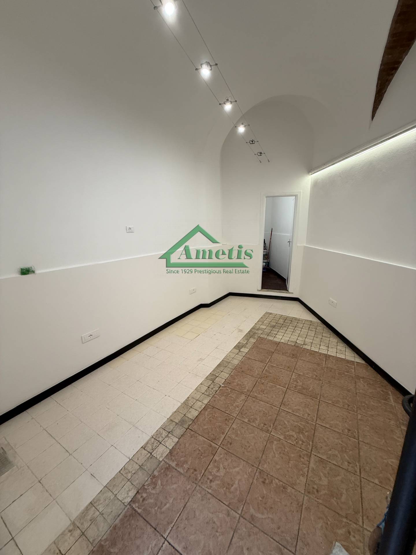 Ufficio / Negozio / Deposito in affitto a Imperia, Oneglia centro