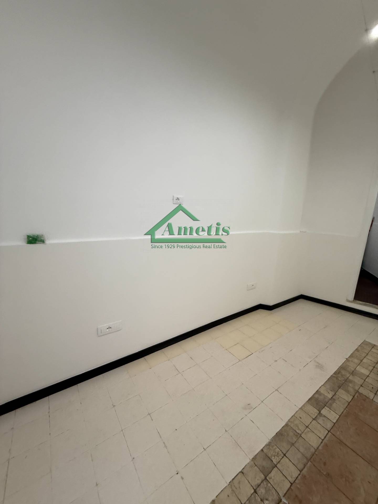 Ufficio / Negozio / Deposito in affitto a Imperia, Oneglia centro