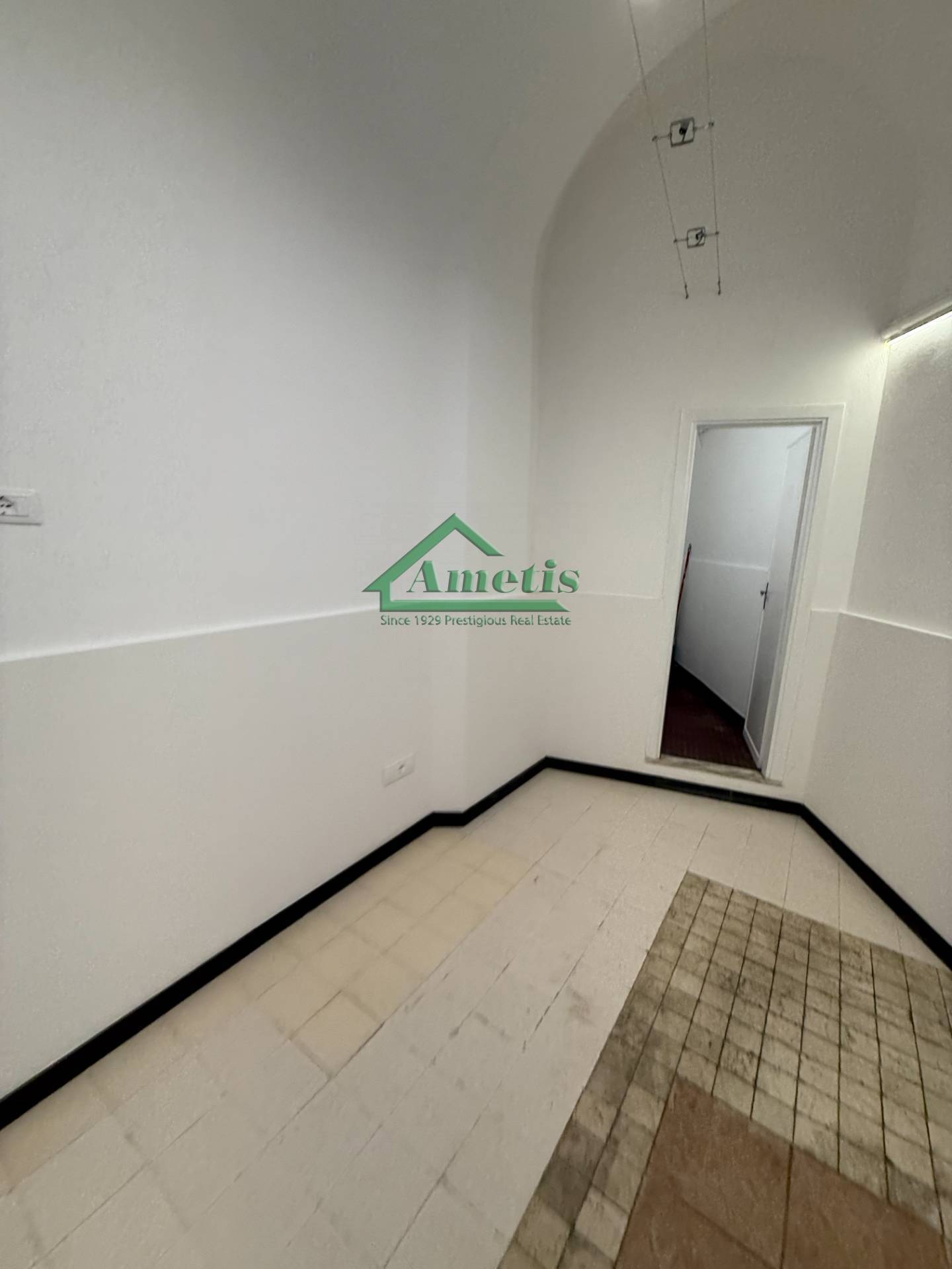 Ufficio / Negozio / Deposito in affitto a Imperia, Oneglia centro