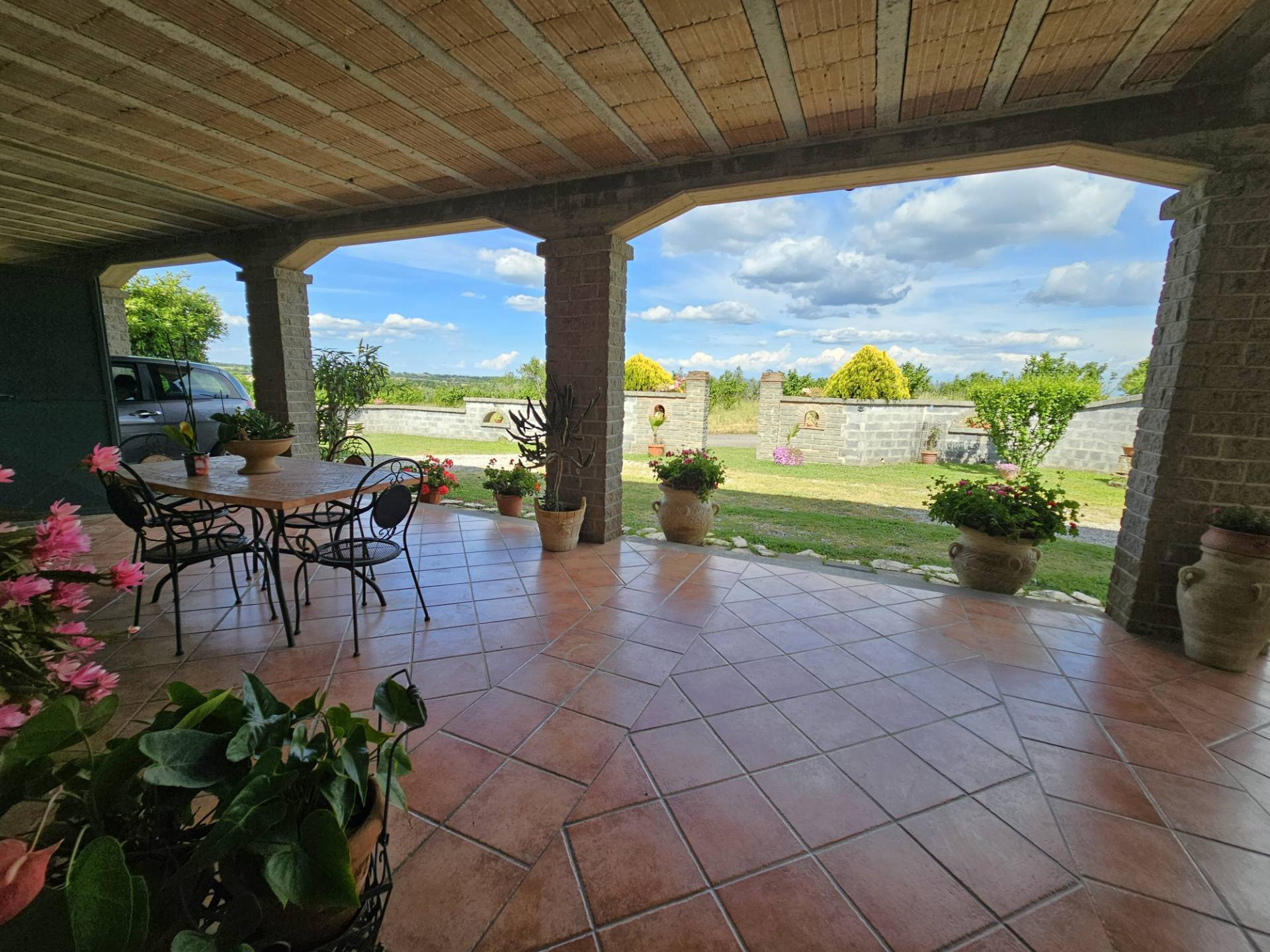 Villa con terrazzo, Montefiascone cipollone