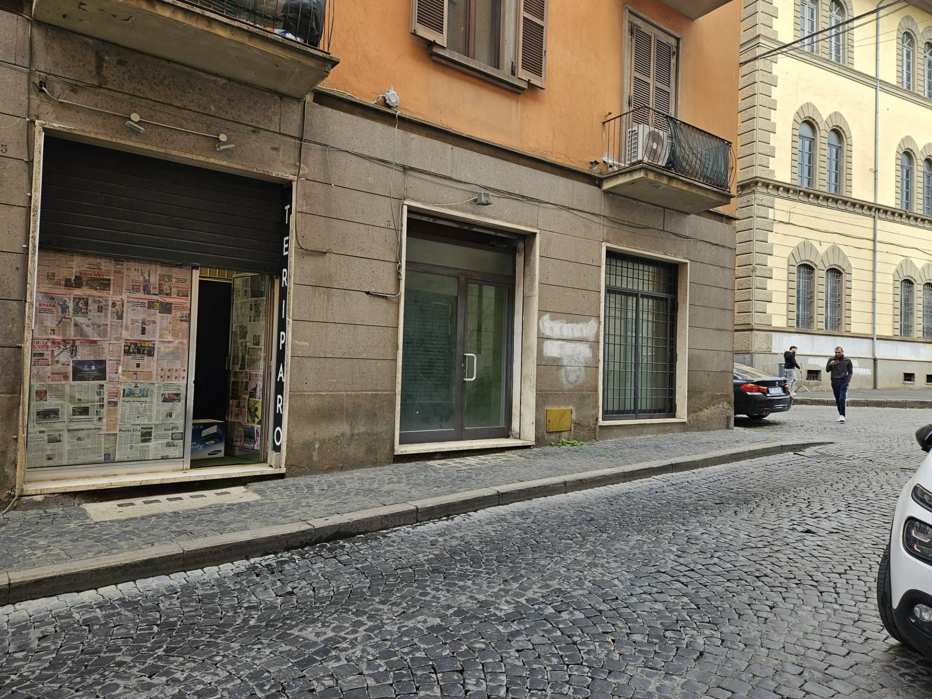 Locale commerciale in affitto a Viterbo, Centro