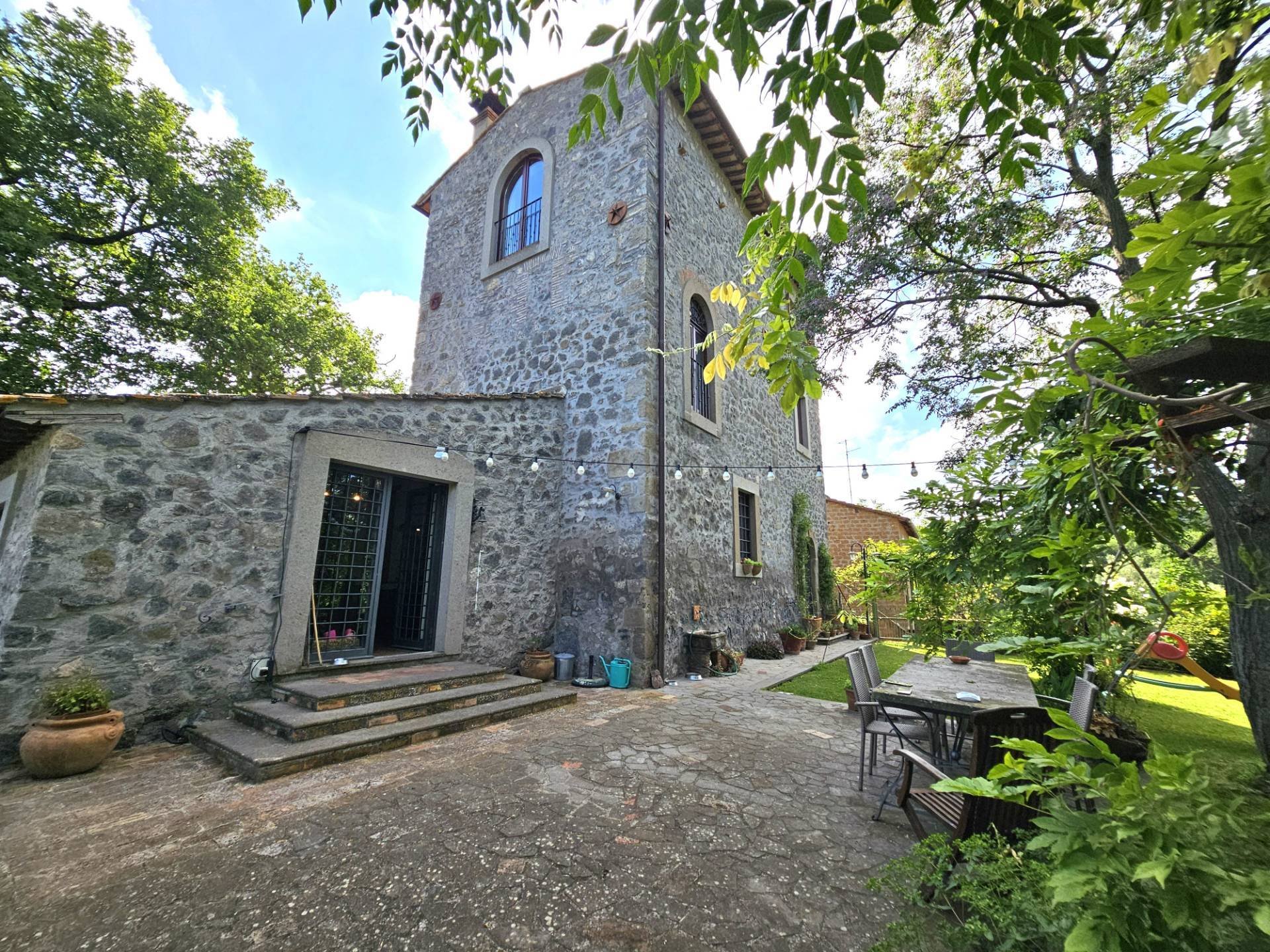 Rustico/Casale/Corte in vendita a Viterbo, Periferia
