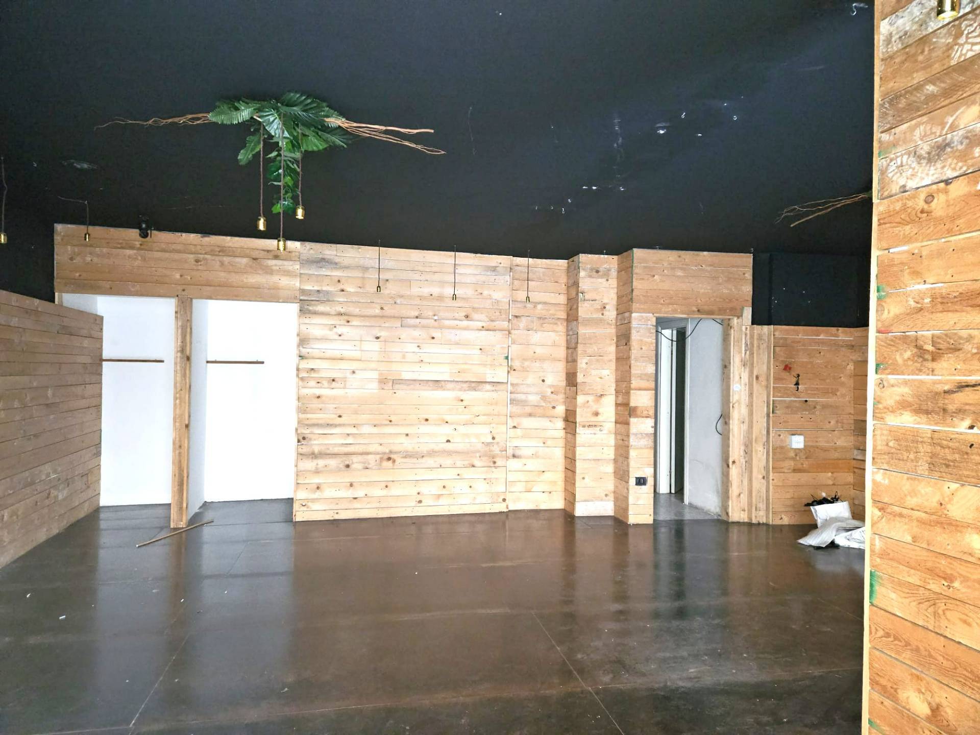 Locale commerciale in affitto a Viterbo, Centro