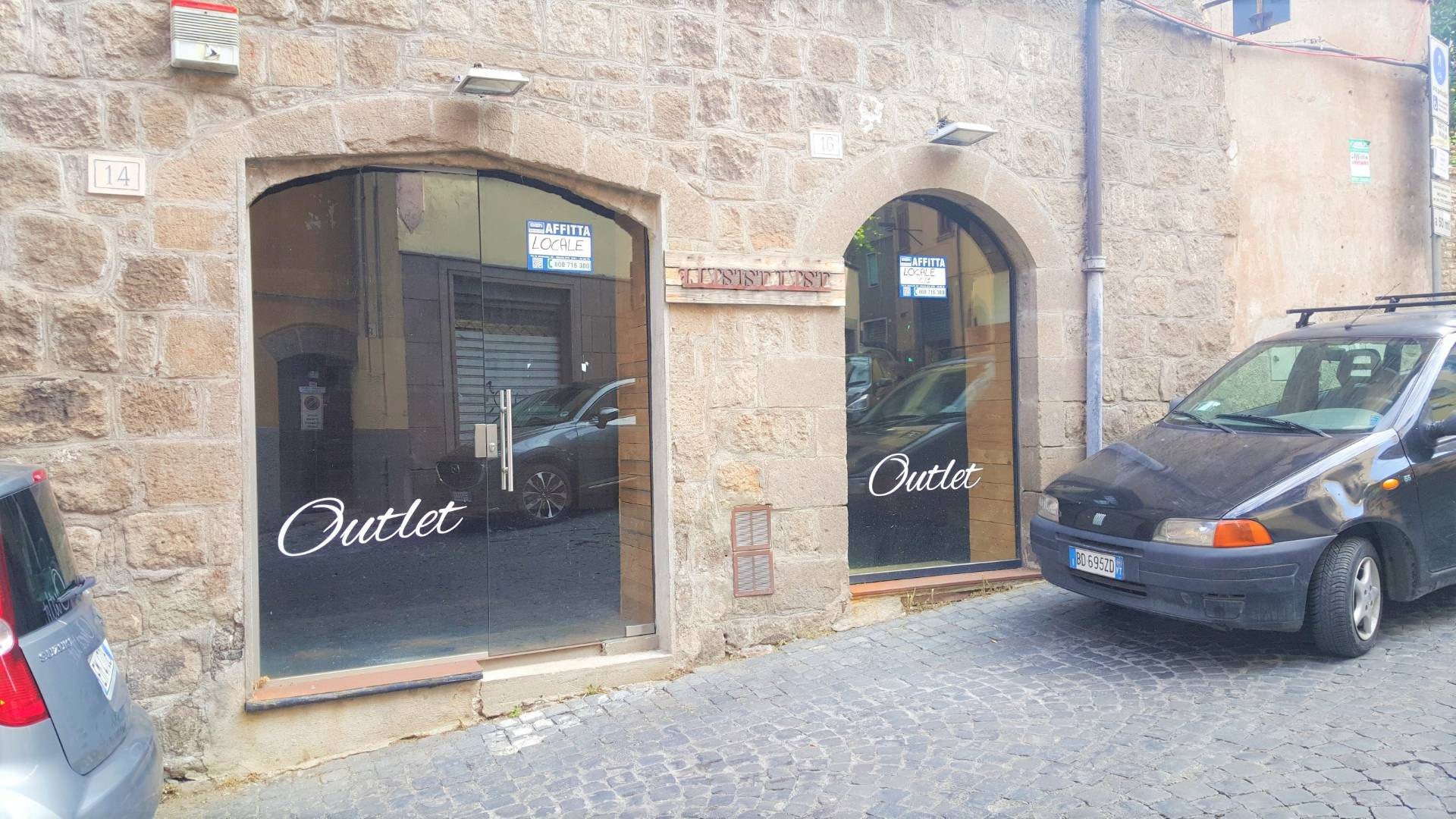 Locale commerciale in affitto a Viterbo, Centro