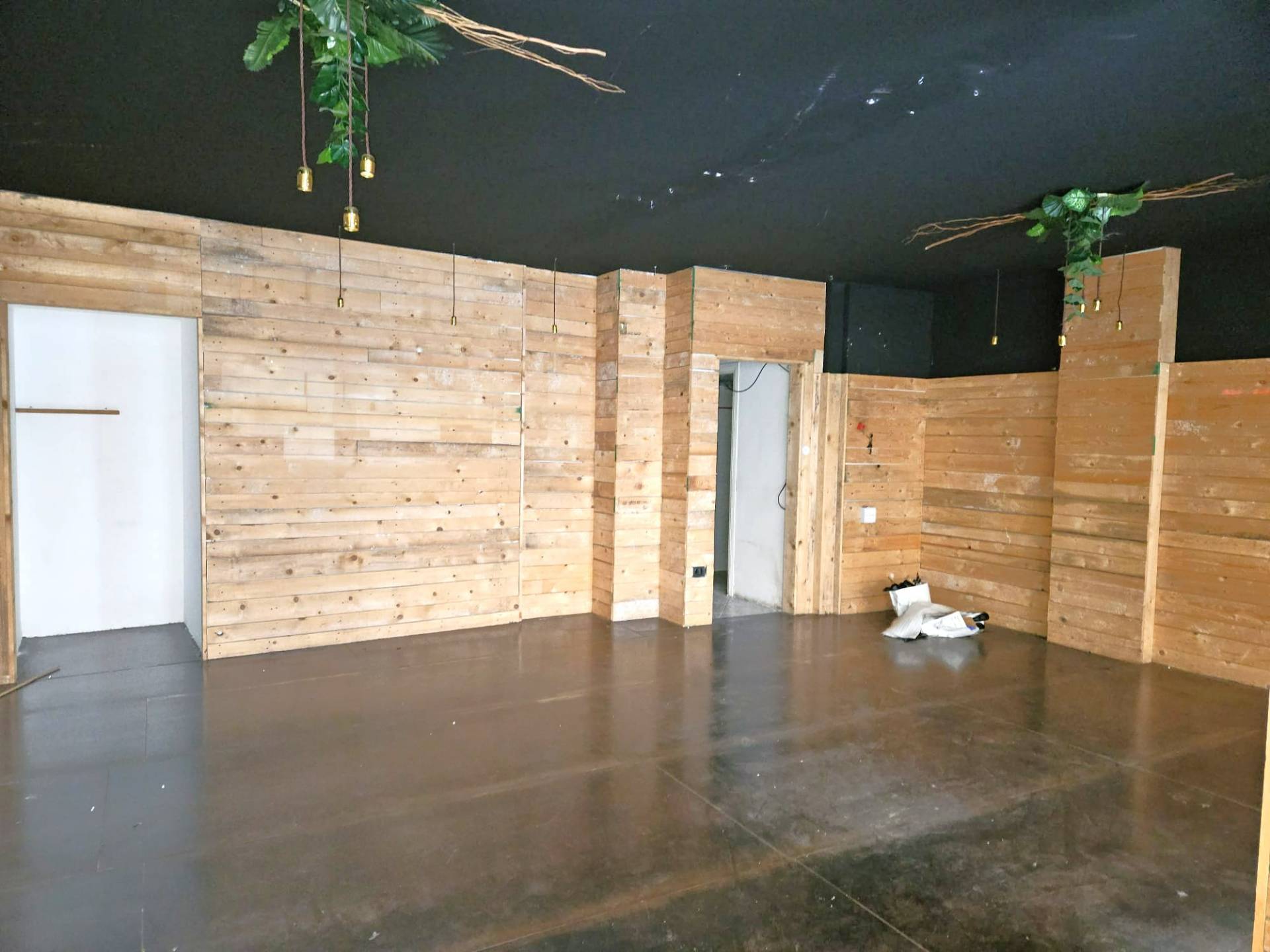 Locale commerciale in affitto a Viterbo, Centro