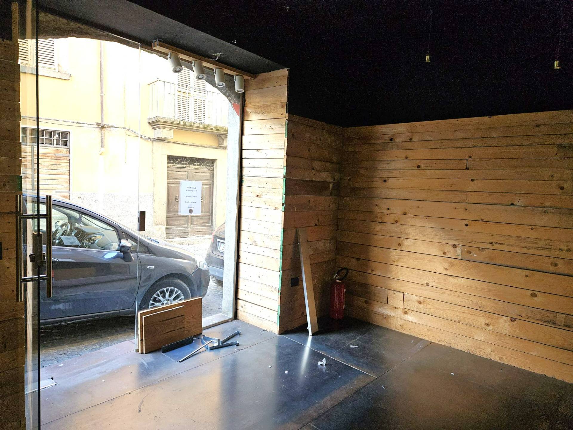 Locale commerciale in affitto a Viterbo, Centro