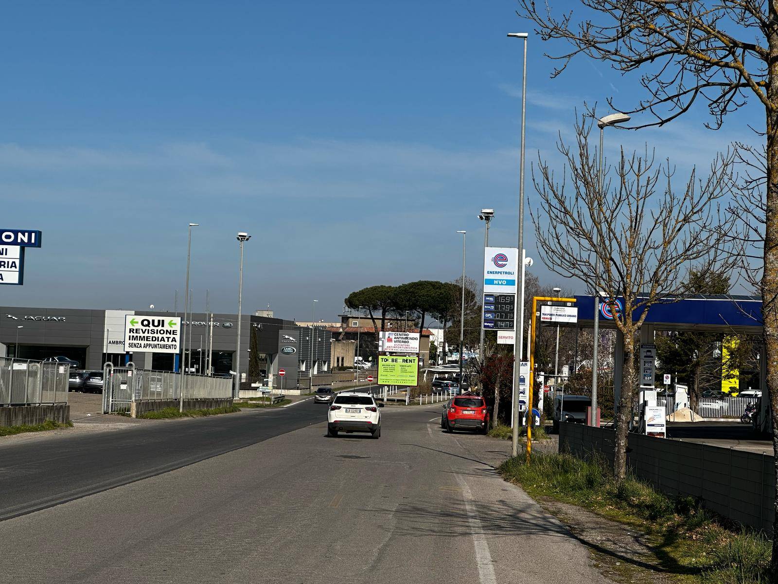 Locale commerciale in vendita a Viterbo, Periferia