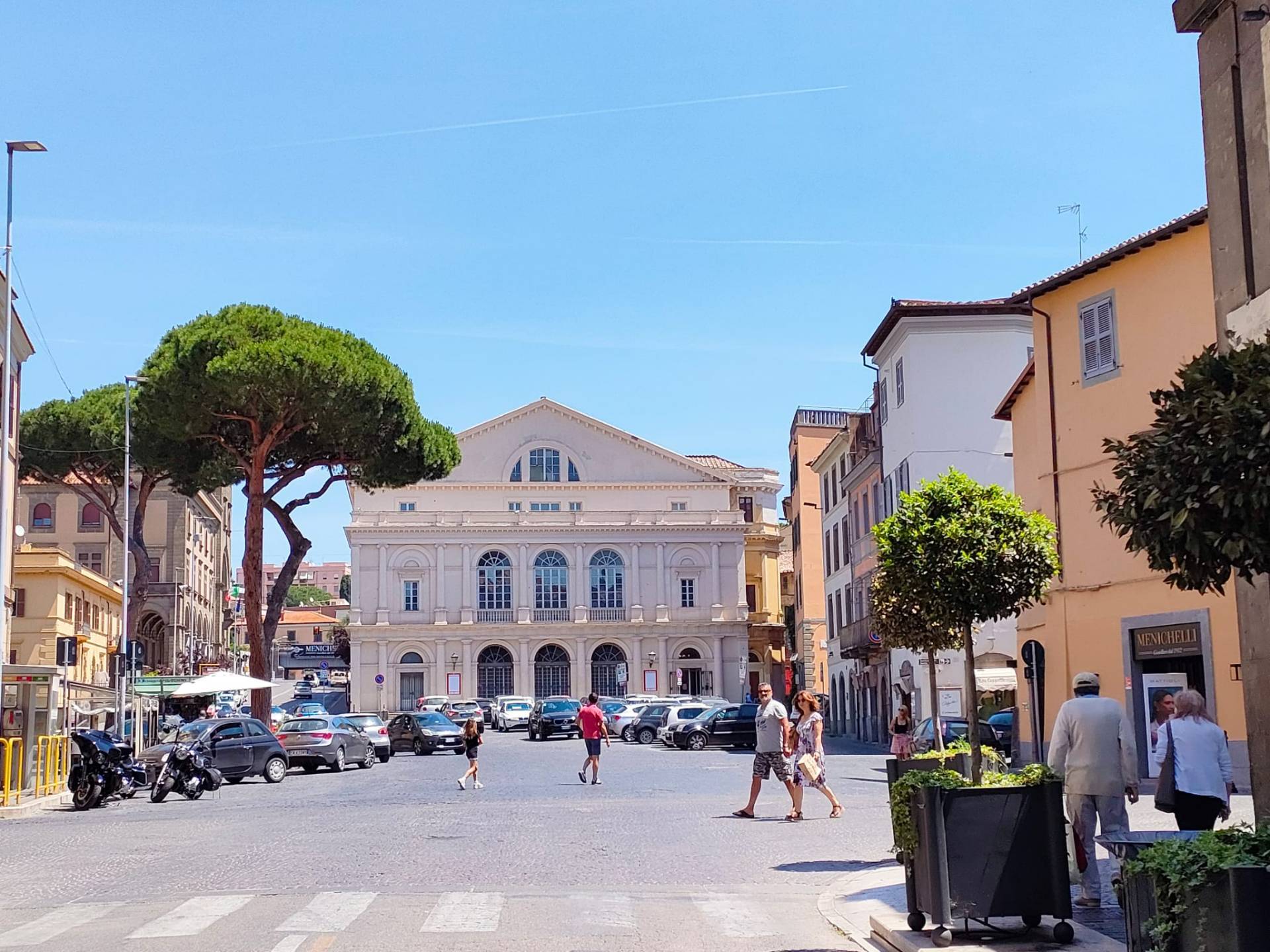 Locale commerciale in vendita a Viterbo, Centro
