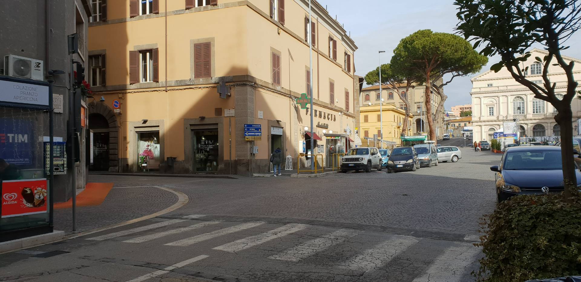 Locale commerciale in vendita a Viterbo, Centro