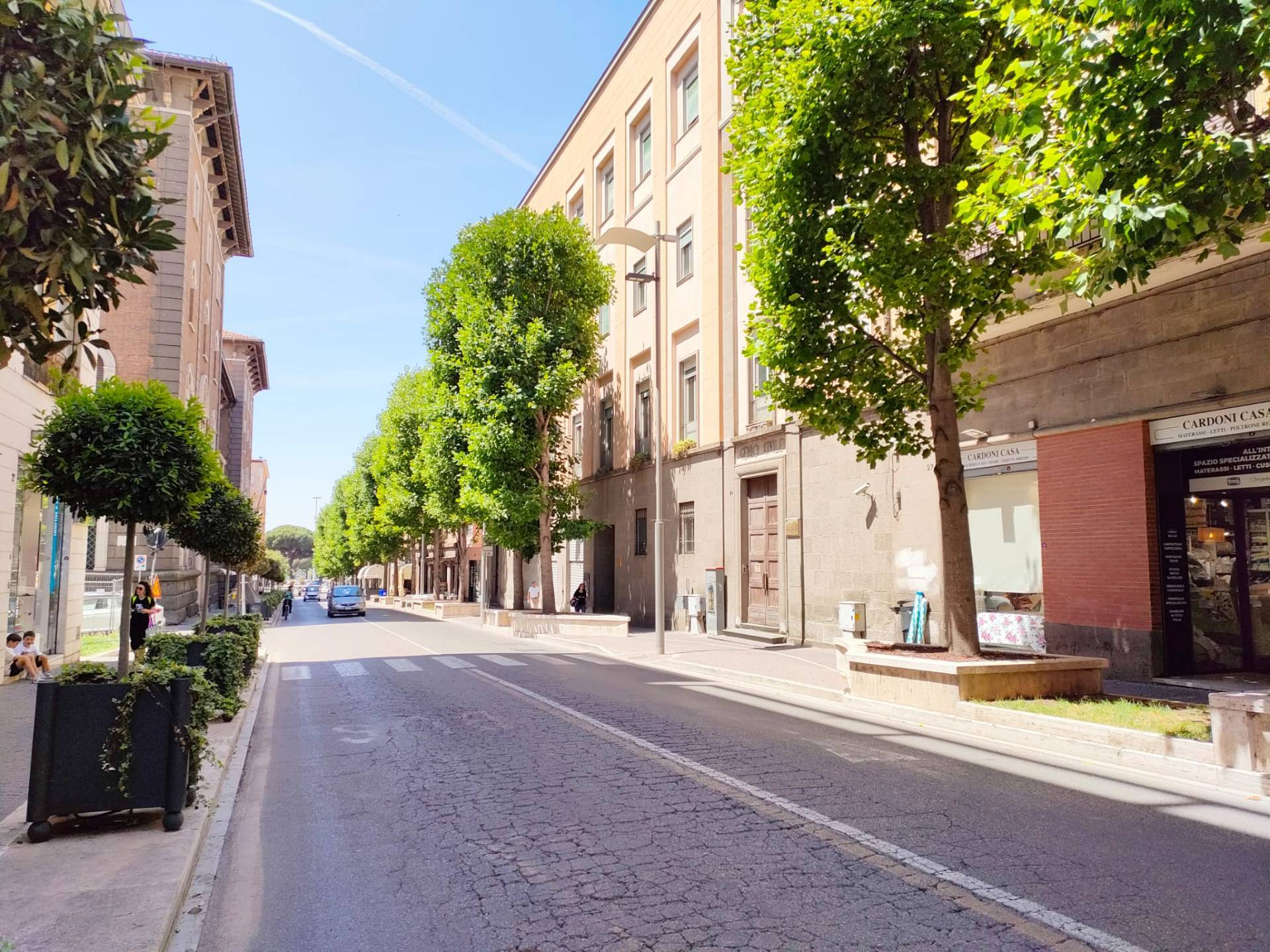 Locale commerciale in vendita a Viterbo, Centro