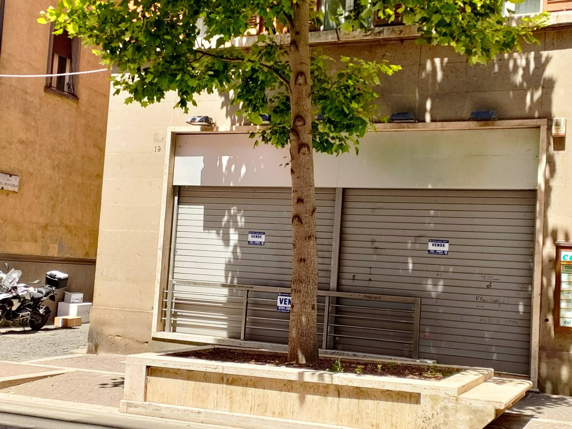 Locale commerciale in vendita a Viterbo, Centro