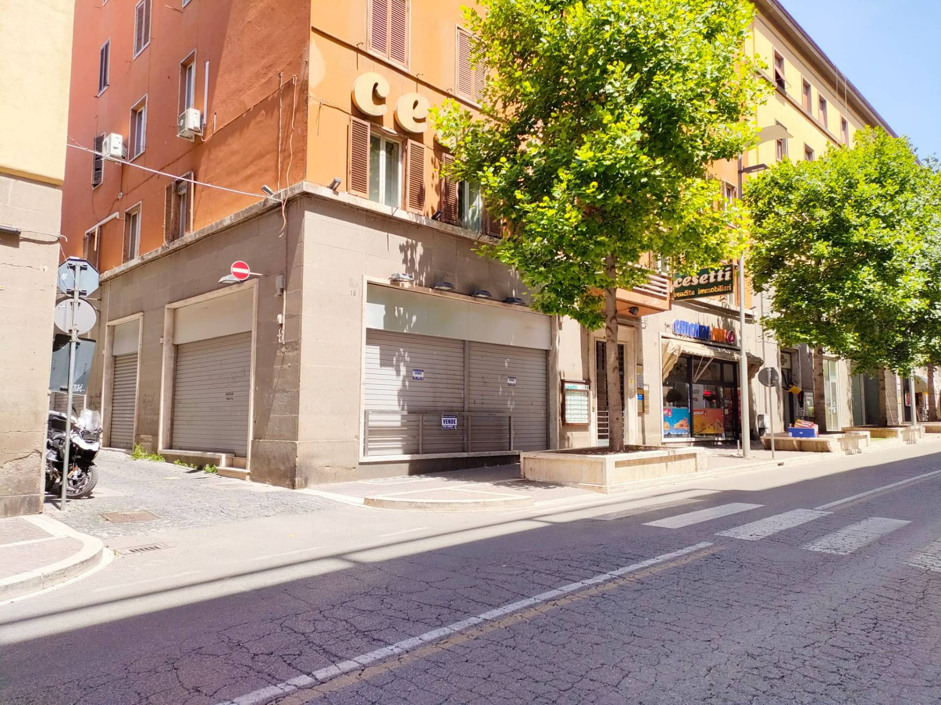 Locale commerciale in vendita a Viterbo, Centro