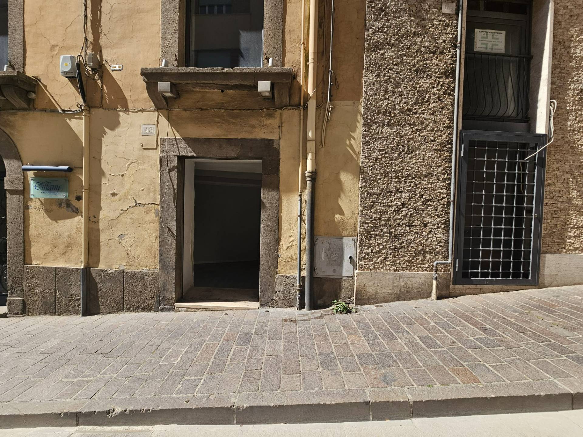 Locale commerciale in vendita a Viterbo, Centro