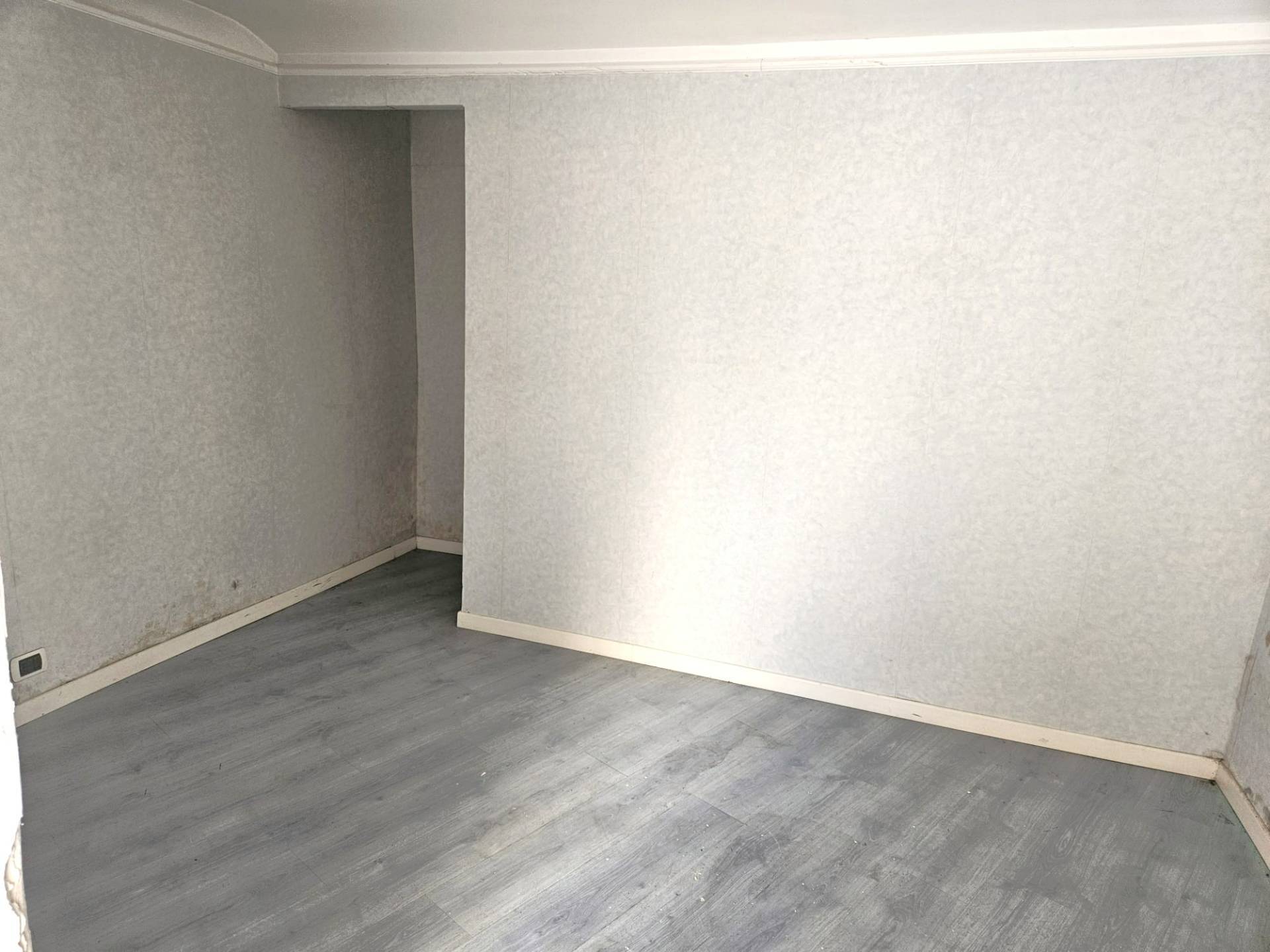 Locale commerciale in vendita a Viterbo, Centro