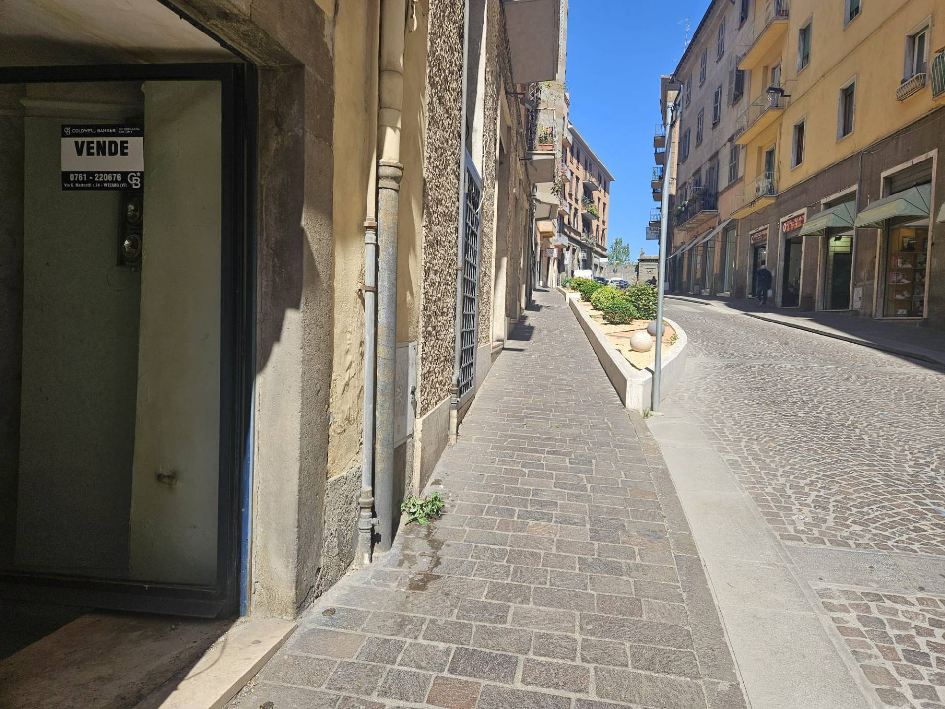 Locale commerciale in vendita a Viterbo, Centro