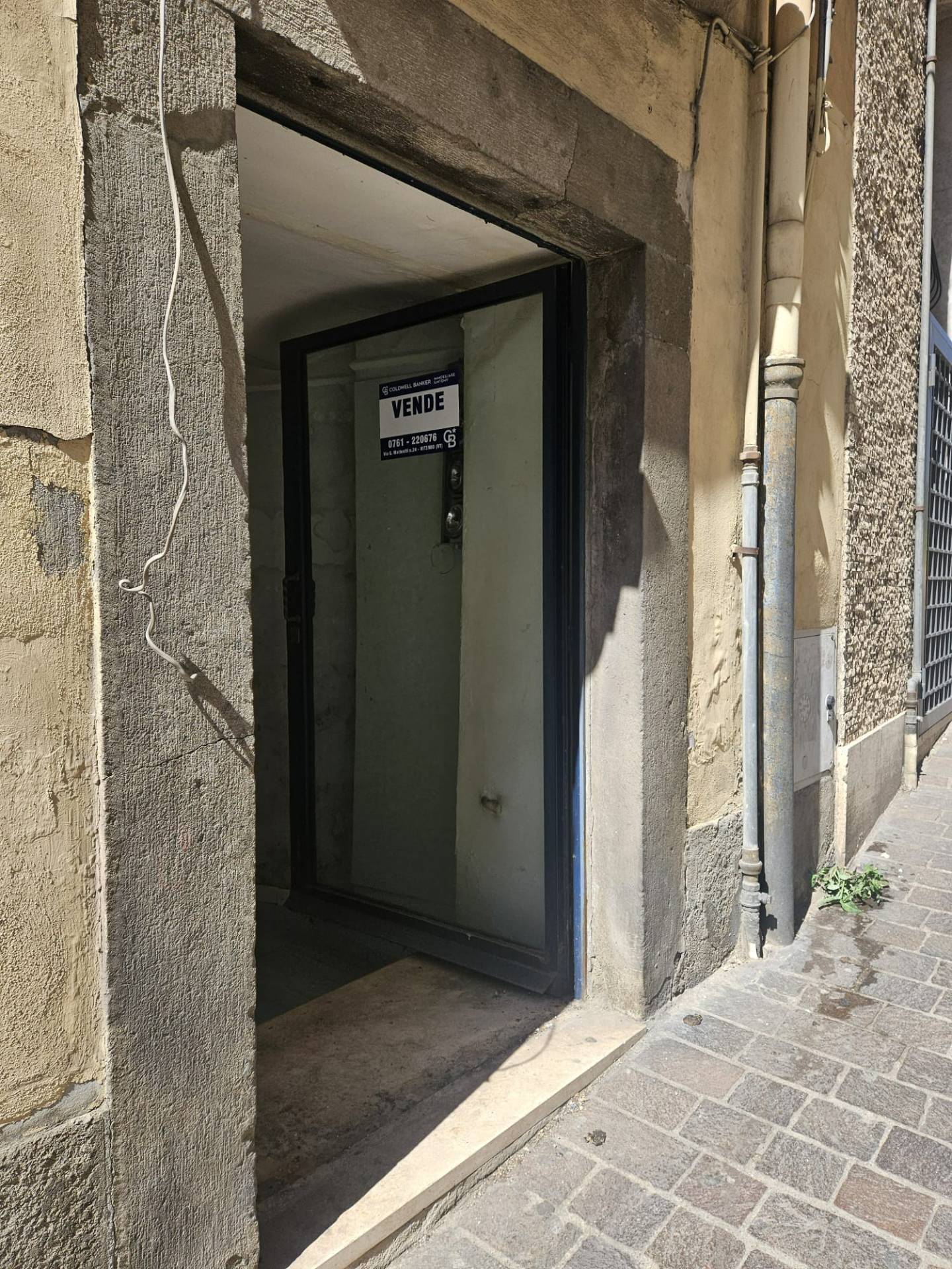 Locale commerciale in vendita a Viterbo, Centro