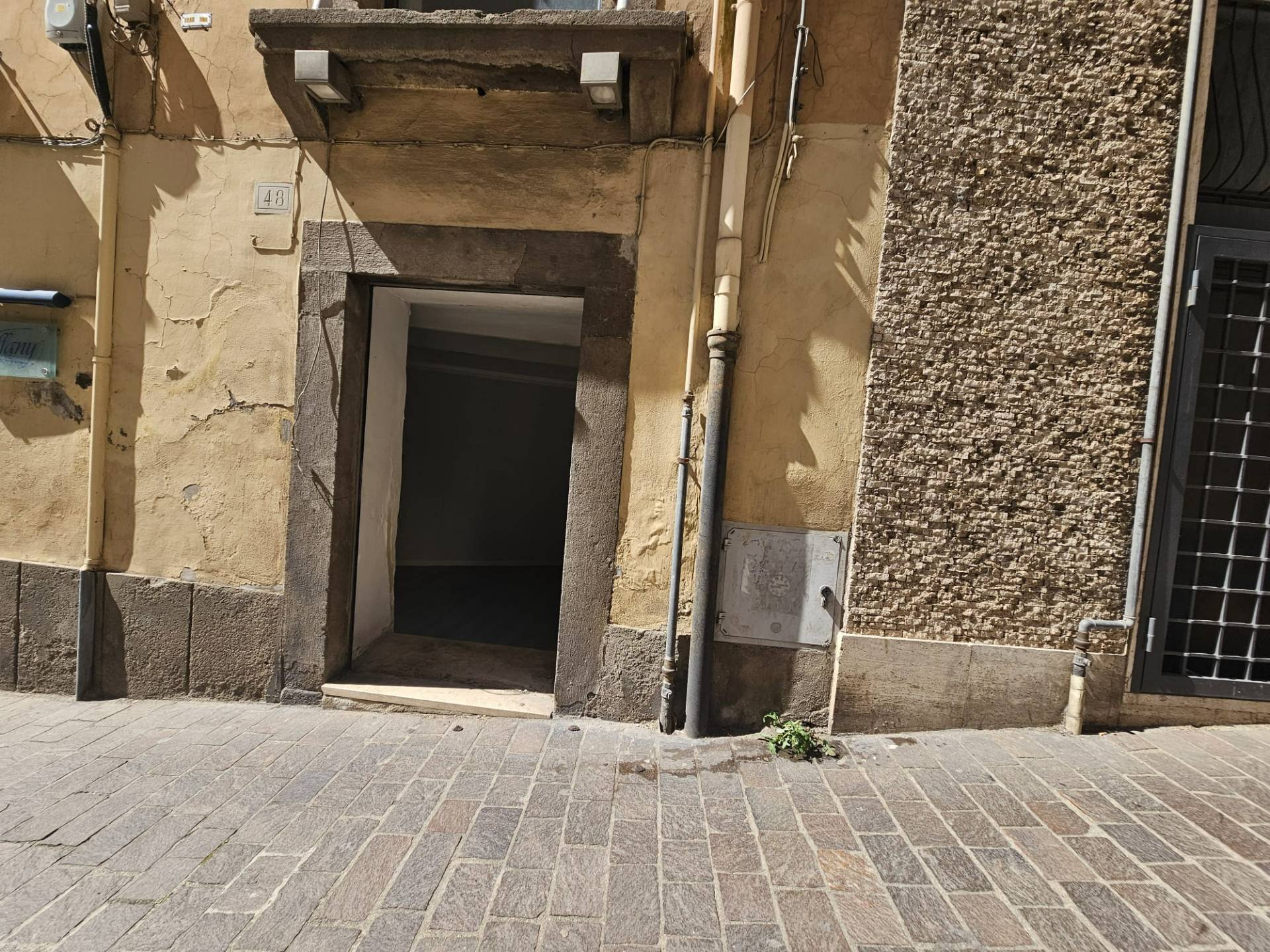 Locale commerciale in vendita a Viterbo, Centro