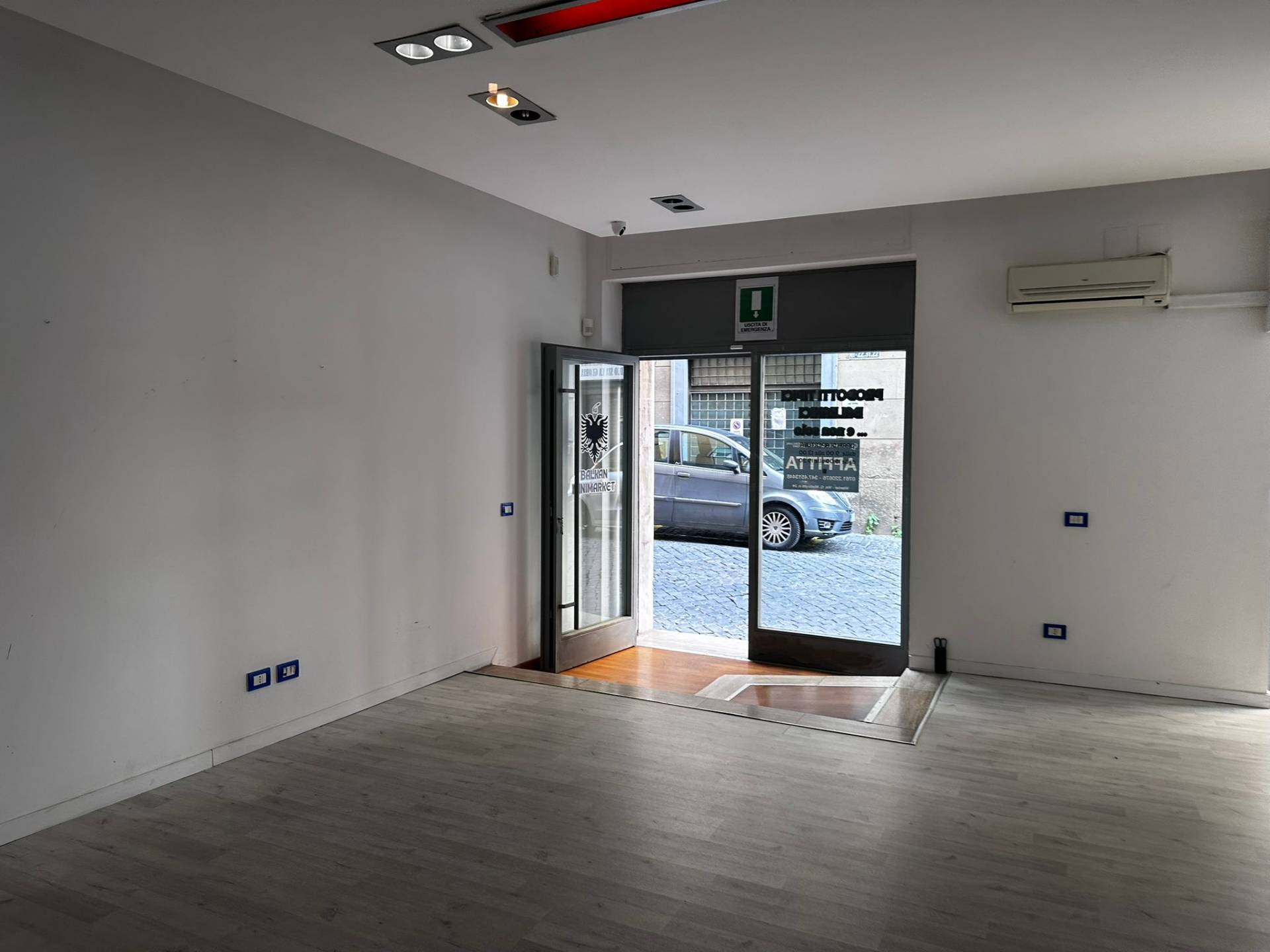 Locale commerciale in affitto a Viterbo, Centro