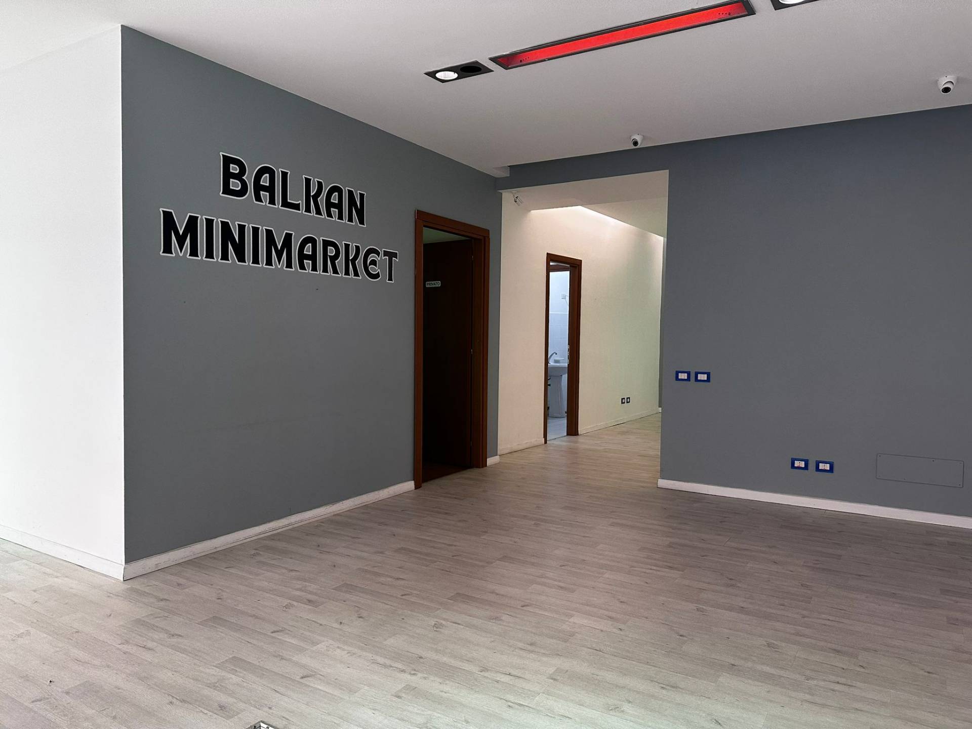 Locale commerciale in affitto a Viterbo, Centro