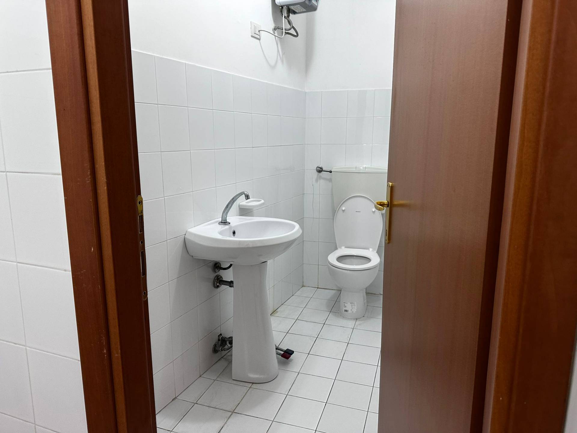 Locale commerciale in affitto a Viterbo, Centro