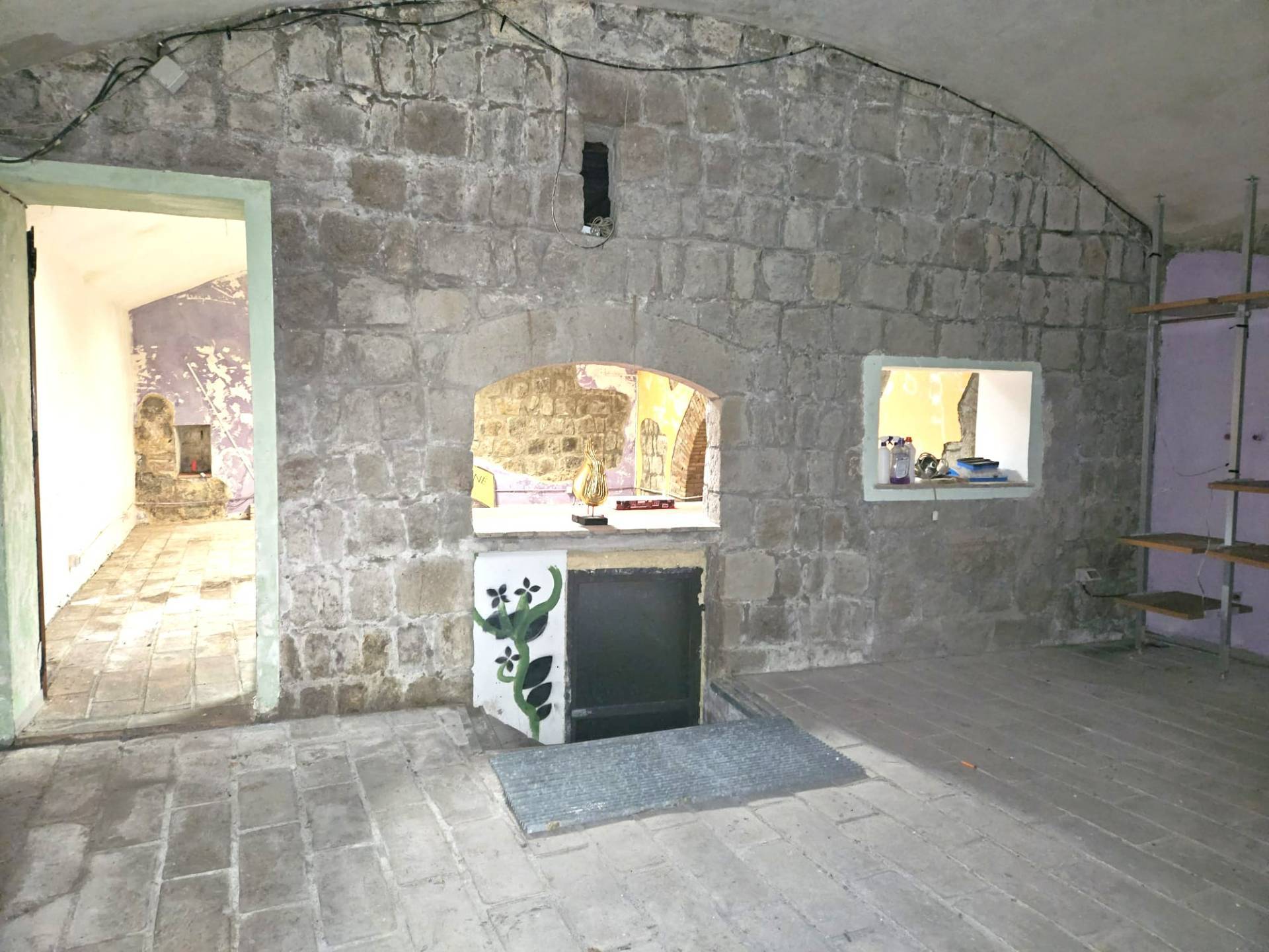 Magazzino in vendita a Viterbo, Centro