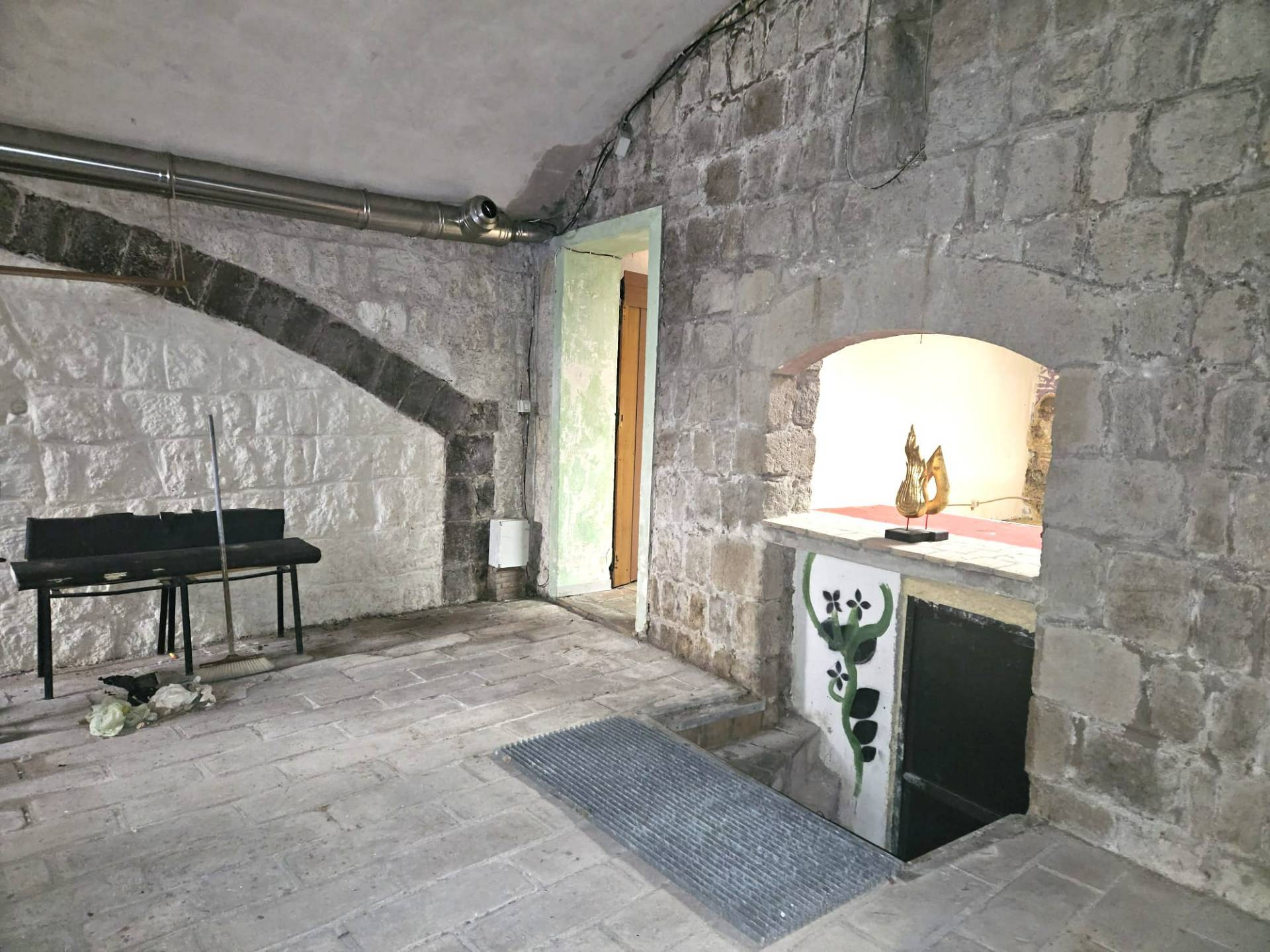 Magazzino in vendita a Viterbo, Centro