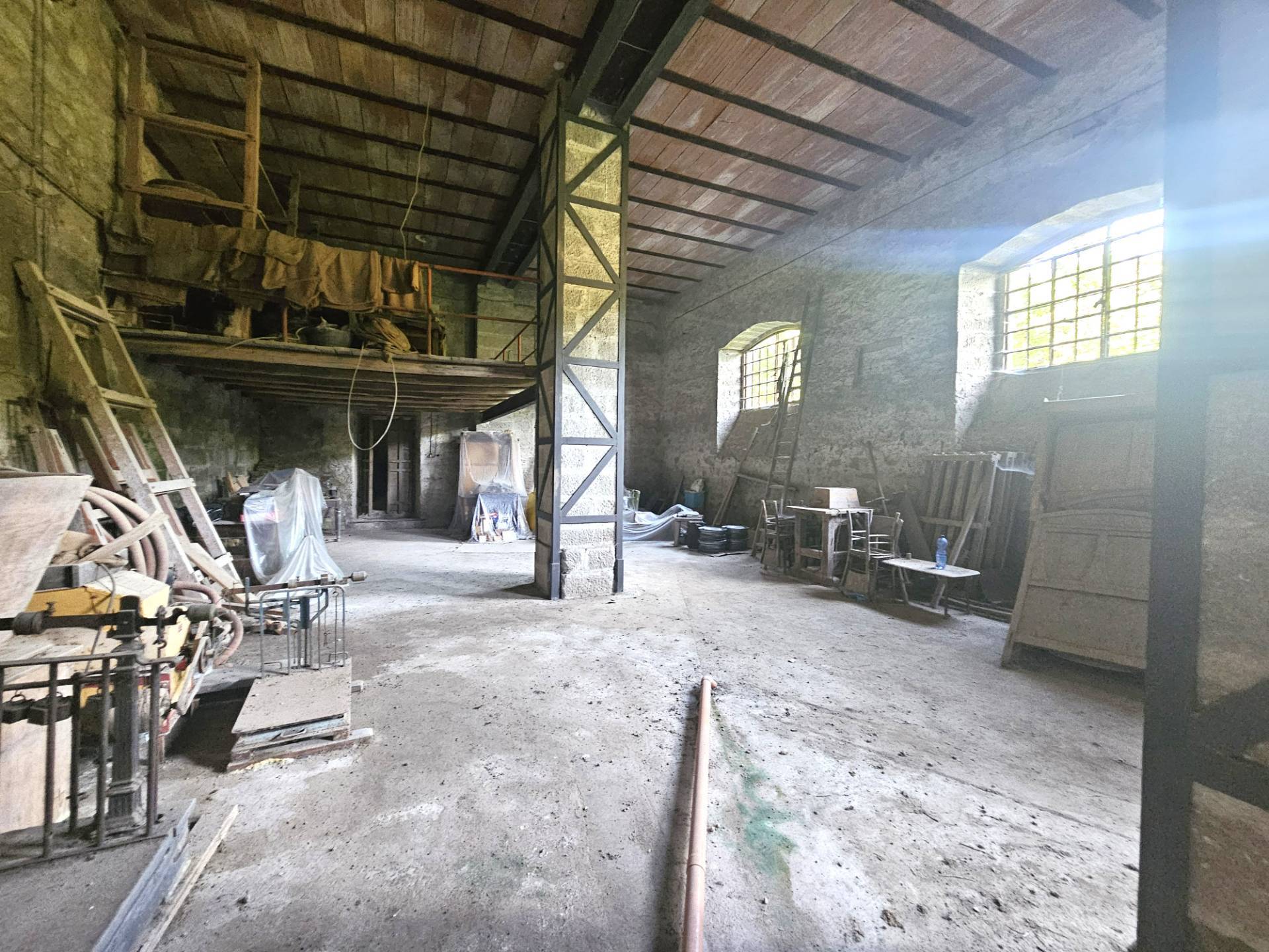 Magazzino in vendita a Soriano nel Cimino