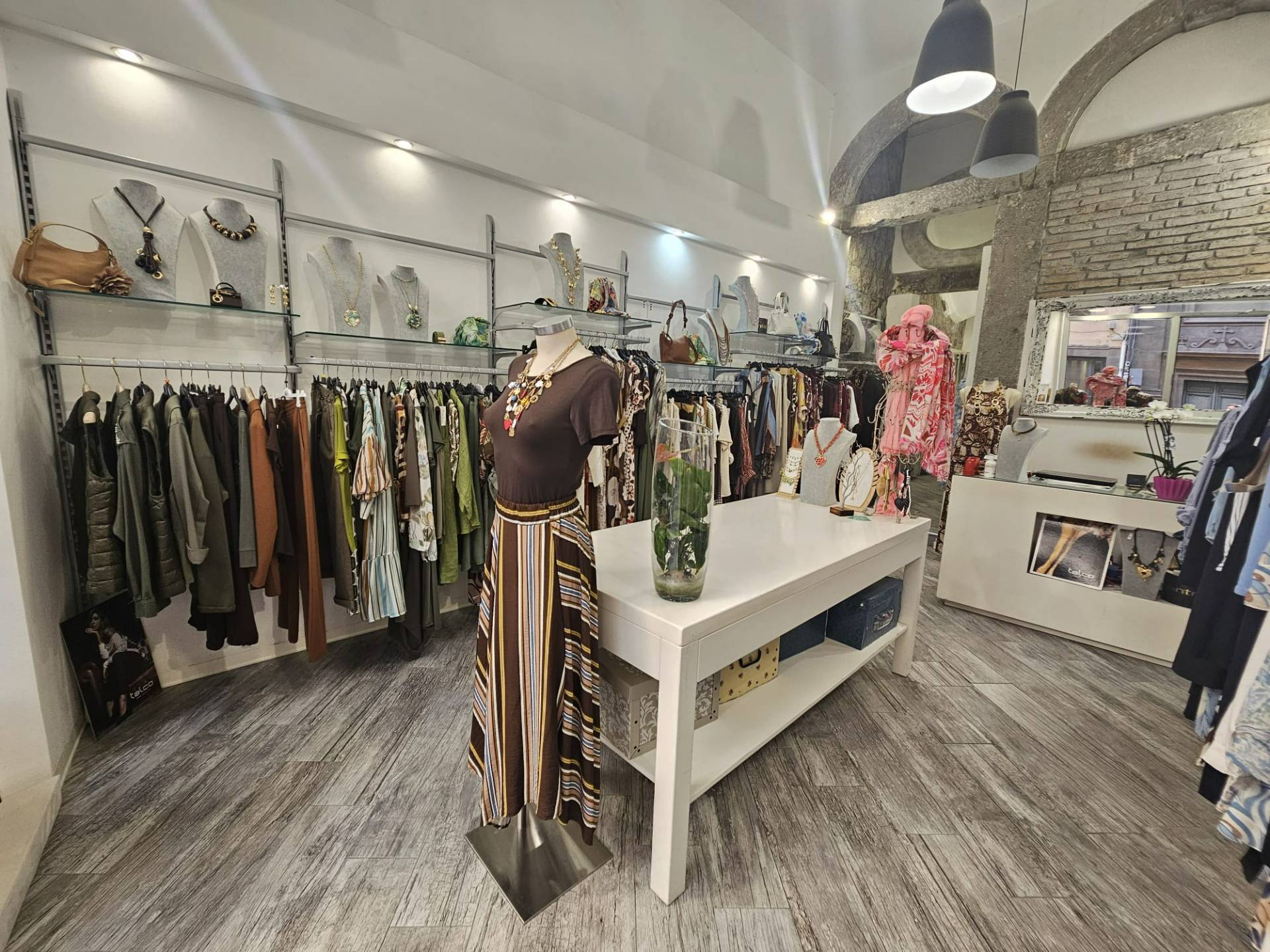 Locale commerciale in affitto a Viterbo, Centro