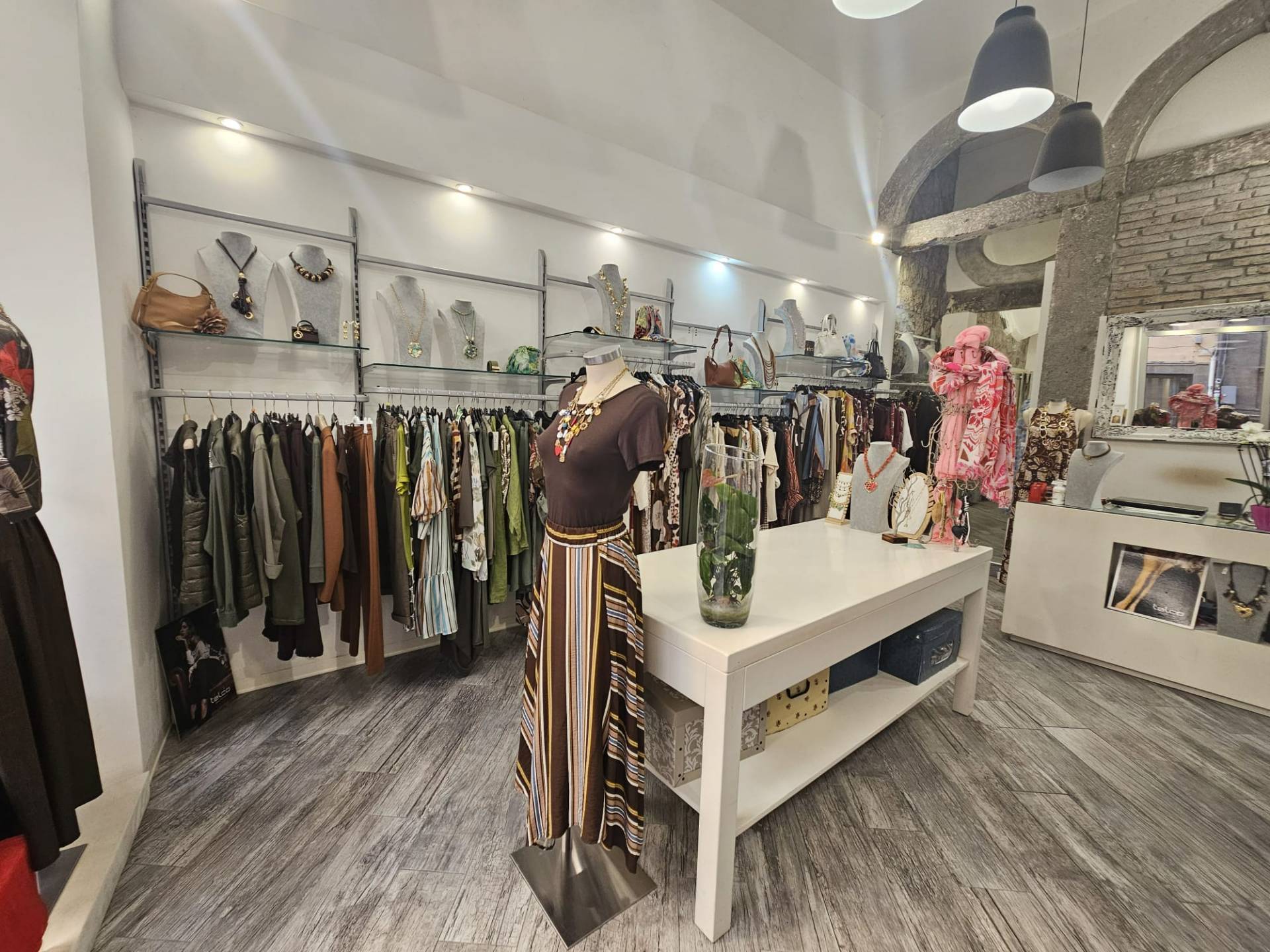 Locale commerciale in affitto a Viterbo, Centro