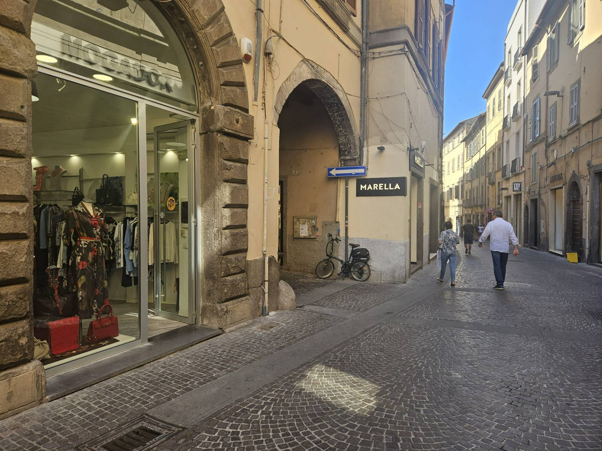 Locale commerciale in affitto a Viterbo, Centro