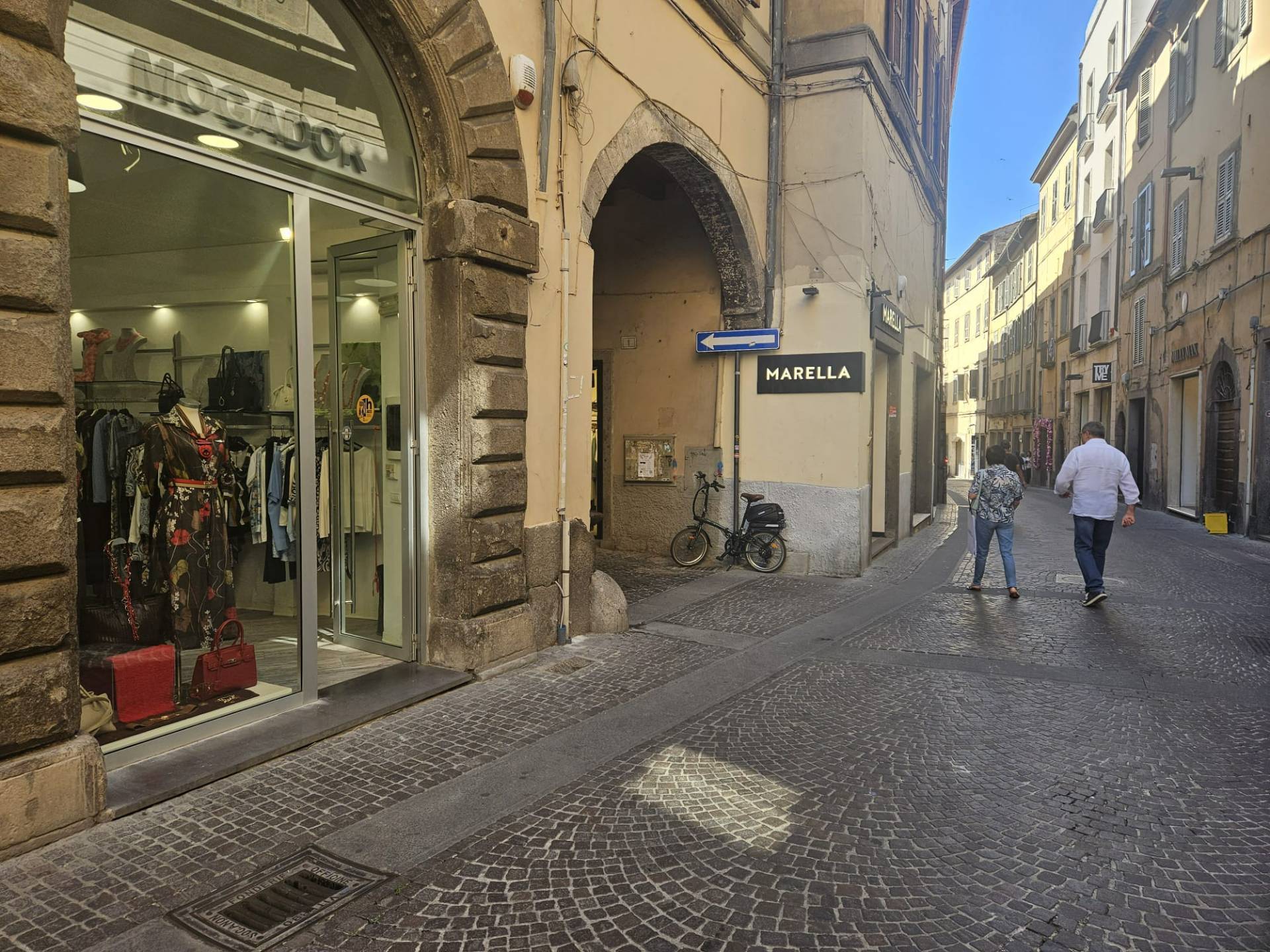 Locale commerciale in affitto a Viterbo, Centro