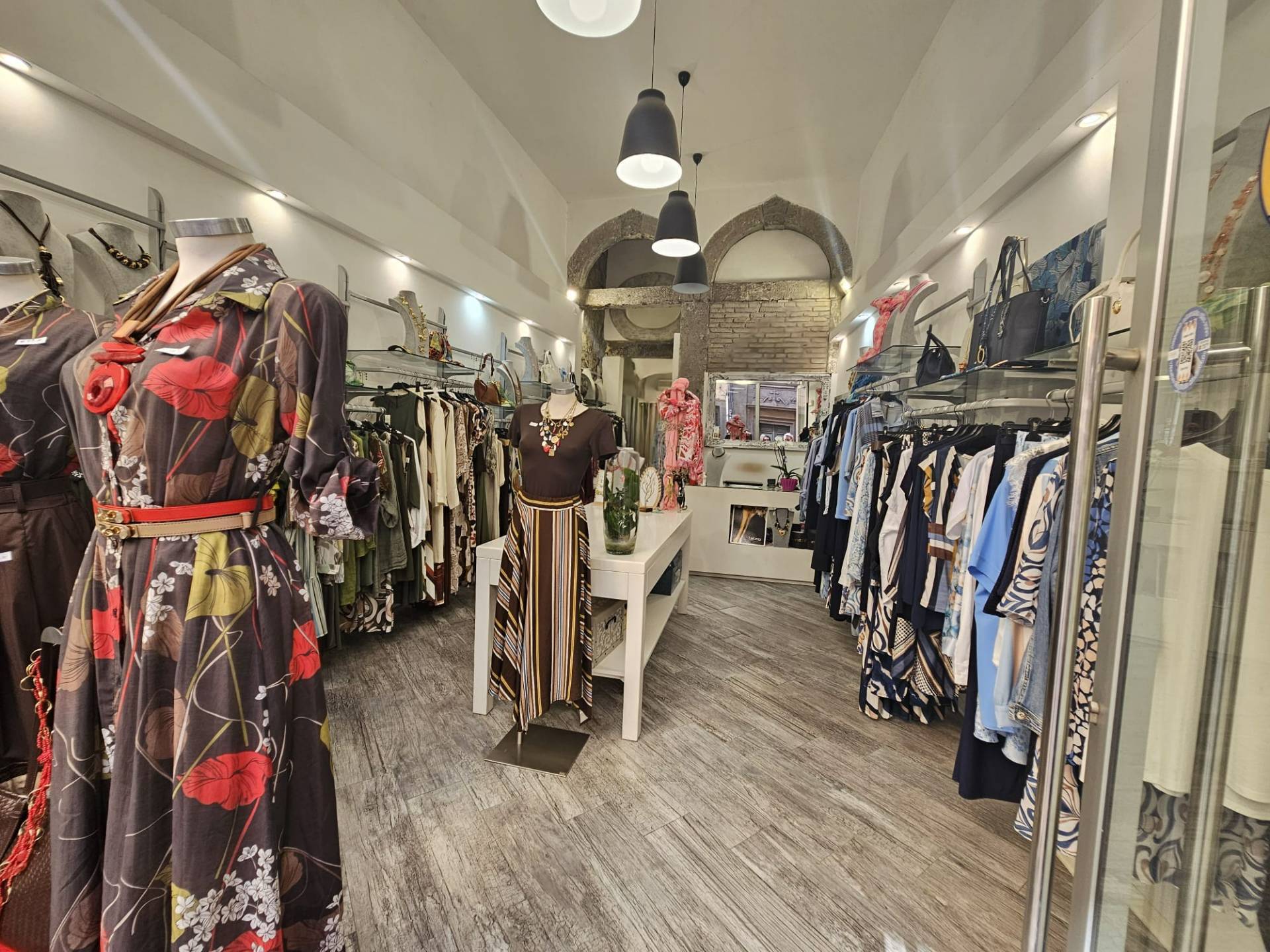 Locale commerciale in affitto a Viterbo, Centro