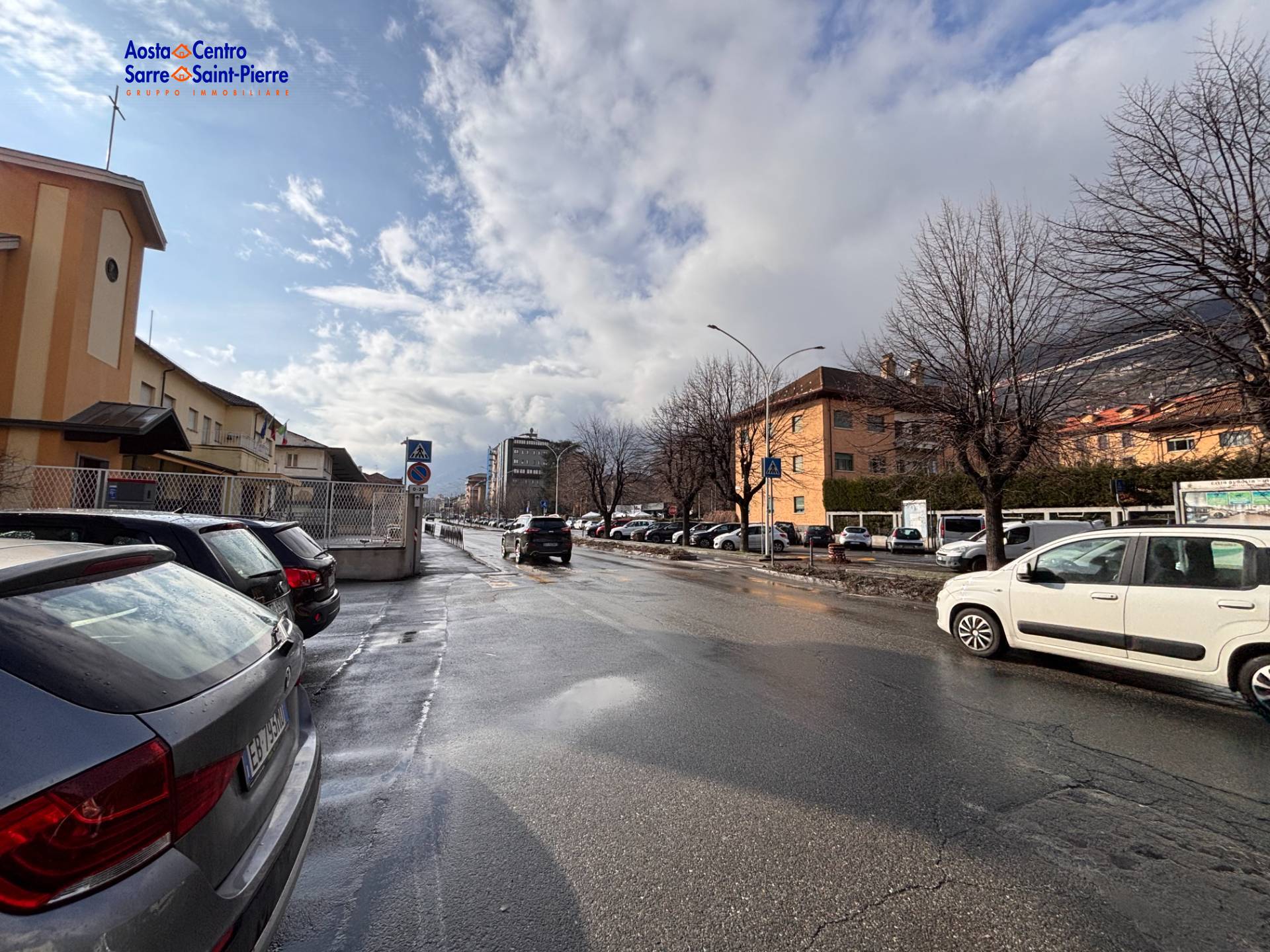 Locale commerciale in affitto a Aosta, Centro