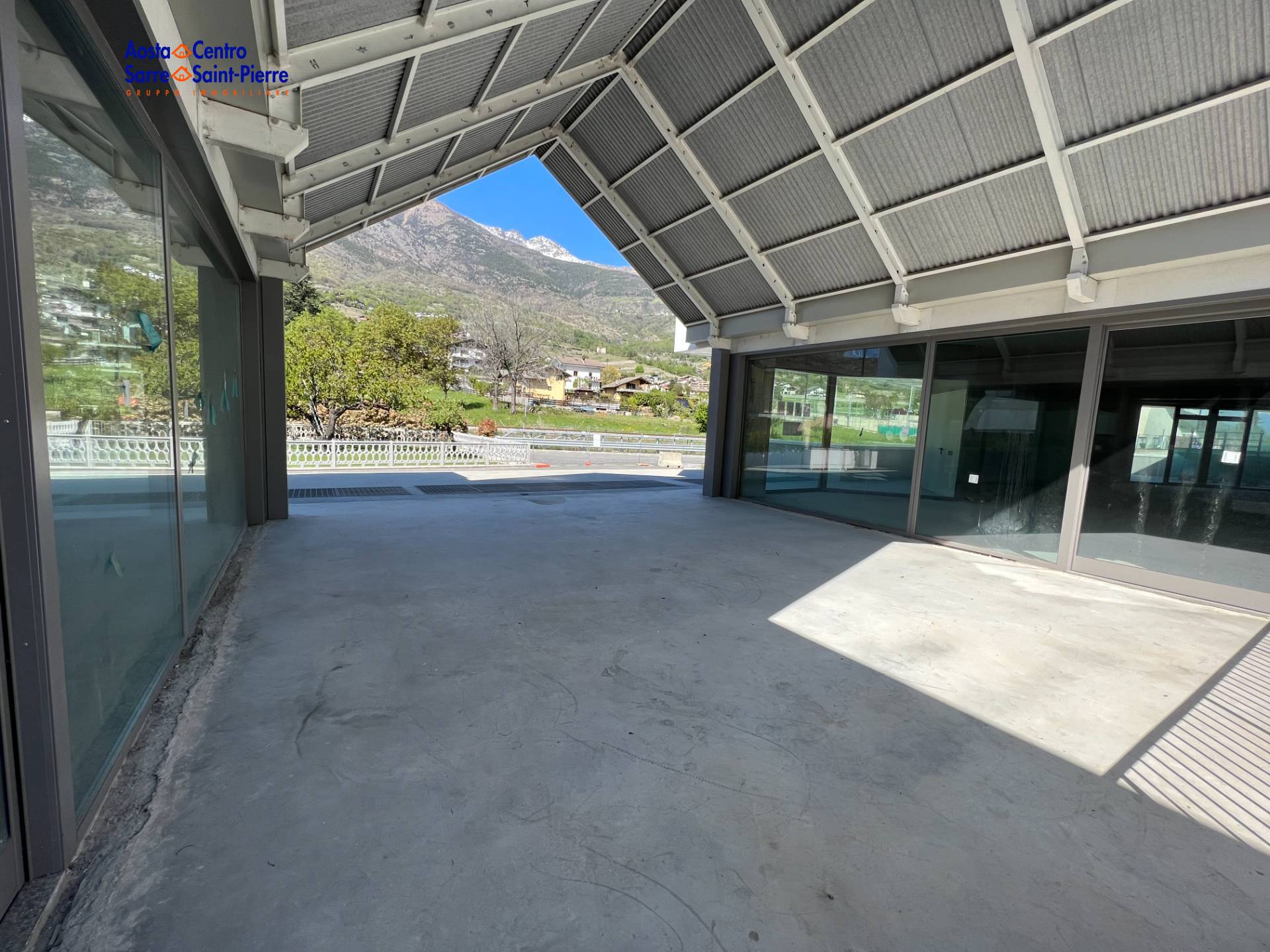 Locale commerciale in affitto a Saint-Christophe