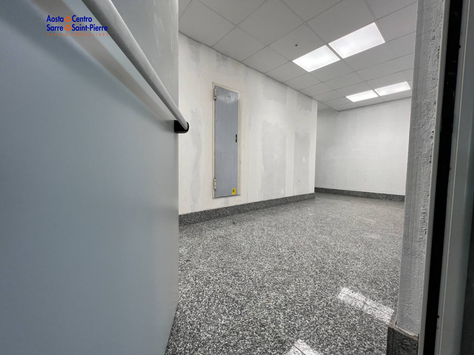 Locale commerciale in affitto a Saint-Christophe