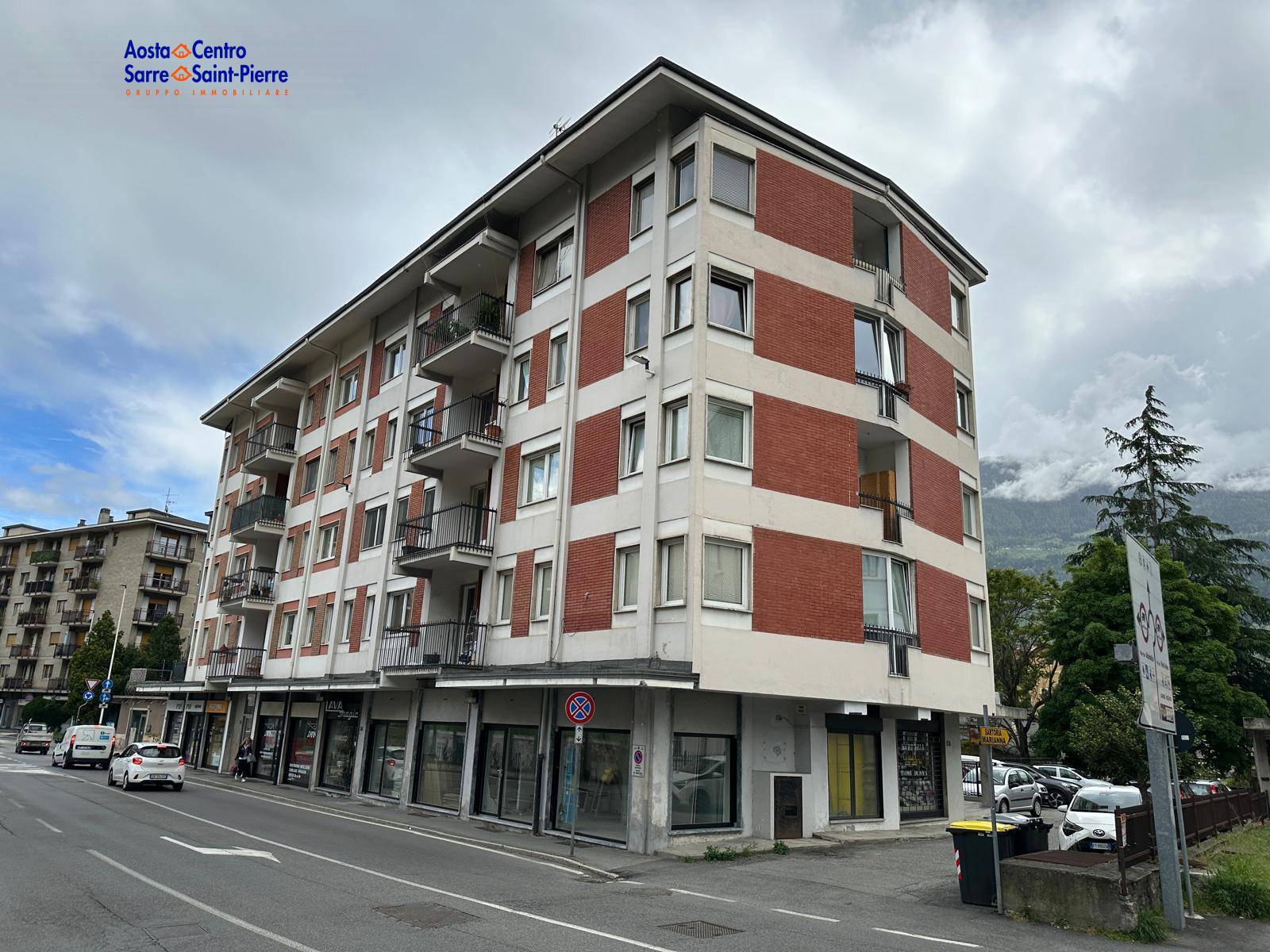 Deposito in vendita a Aosta, Centro