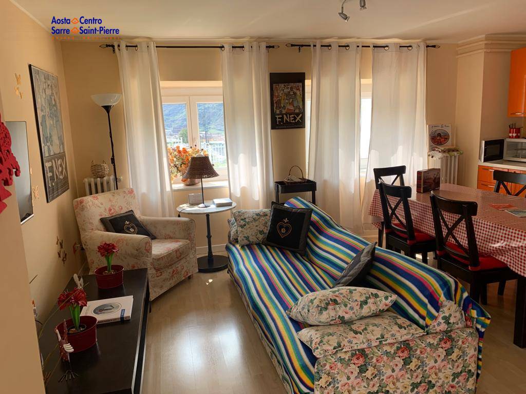 Trilocale in affitto a Aosta, Centro