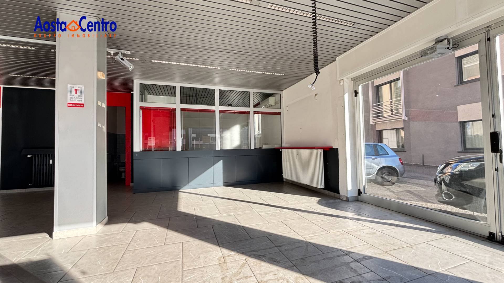 Locale commerciale in affitto a Aosta, Centro