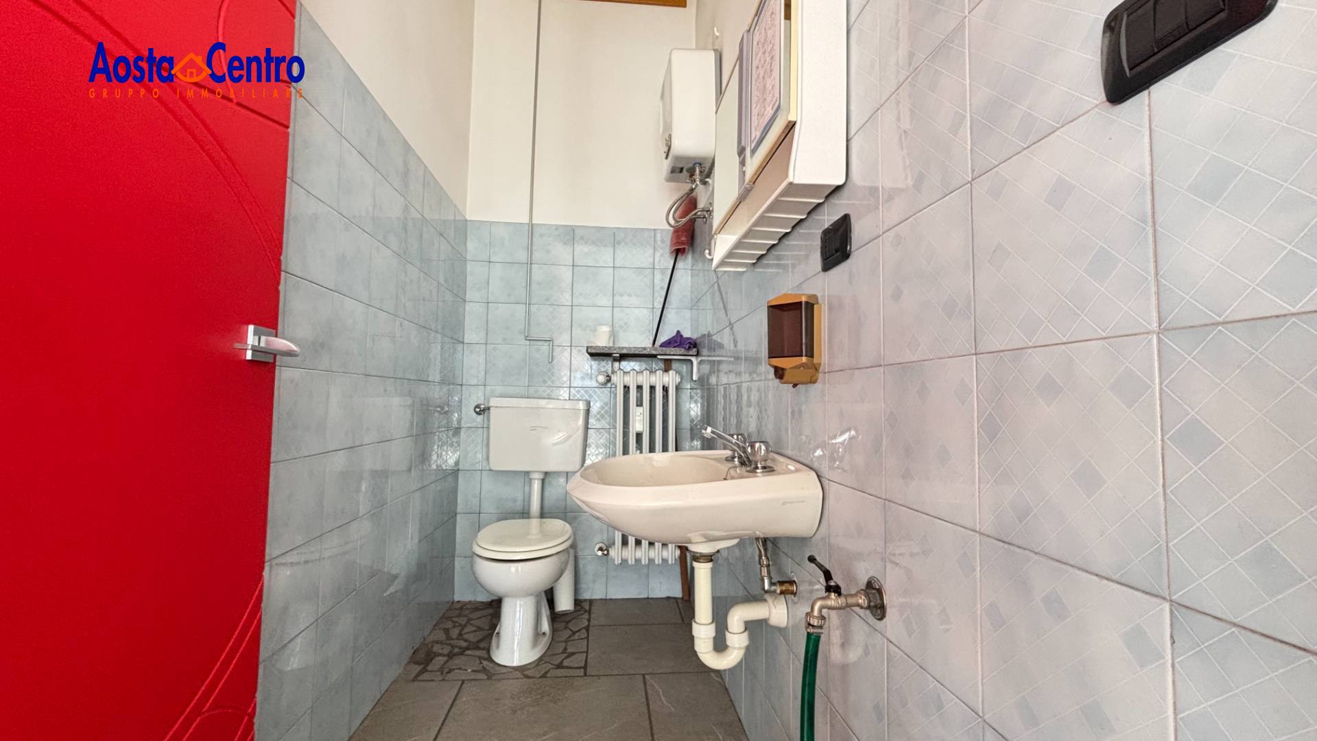 Locale commerciale in affitto a Aosta, Centro