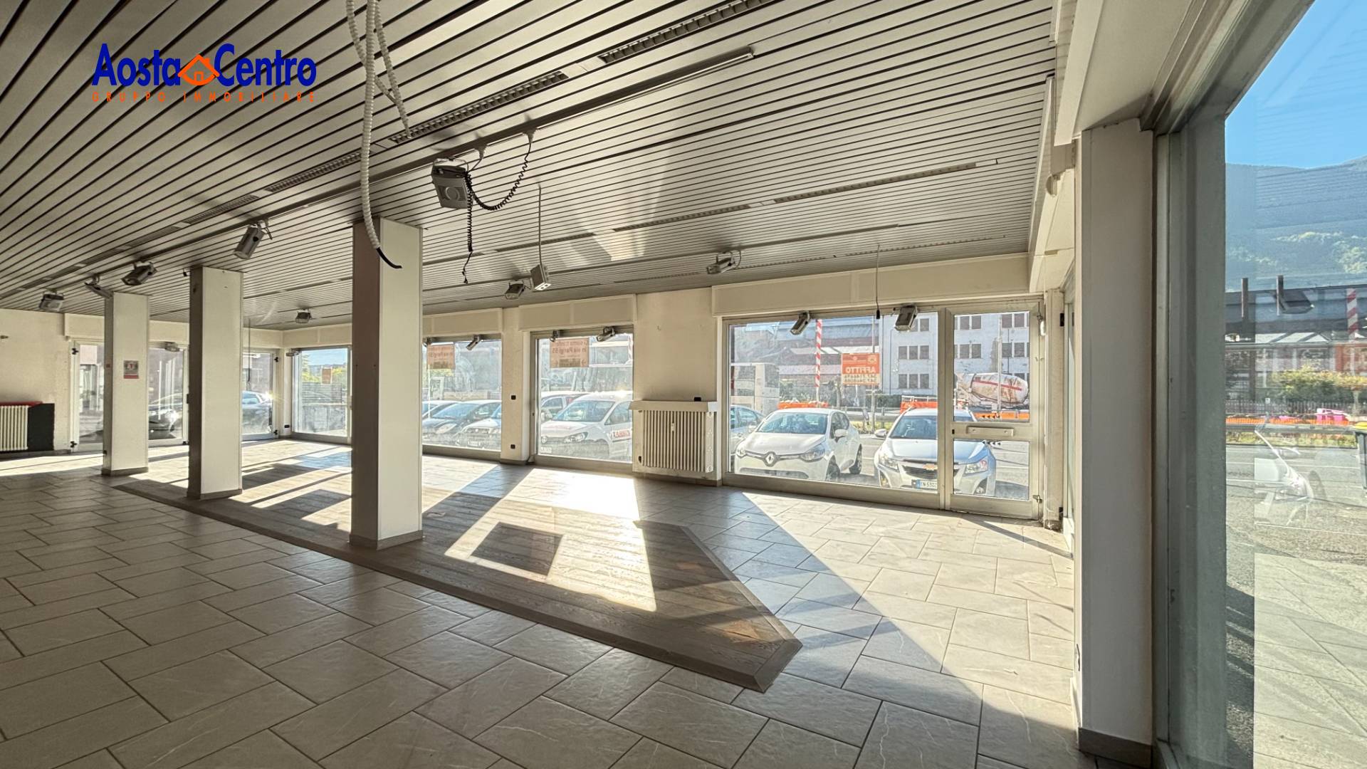 Locale commerciale in affitto a Aosta, Centro